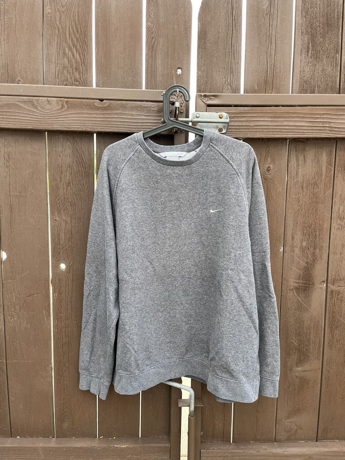 Vintage 2000s grey nike essential crewneck Size US XXL / EU 58 / 5 - 1 Thumbnail