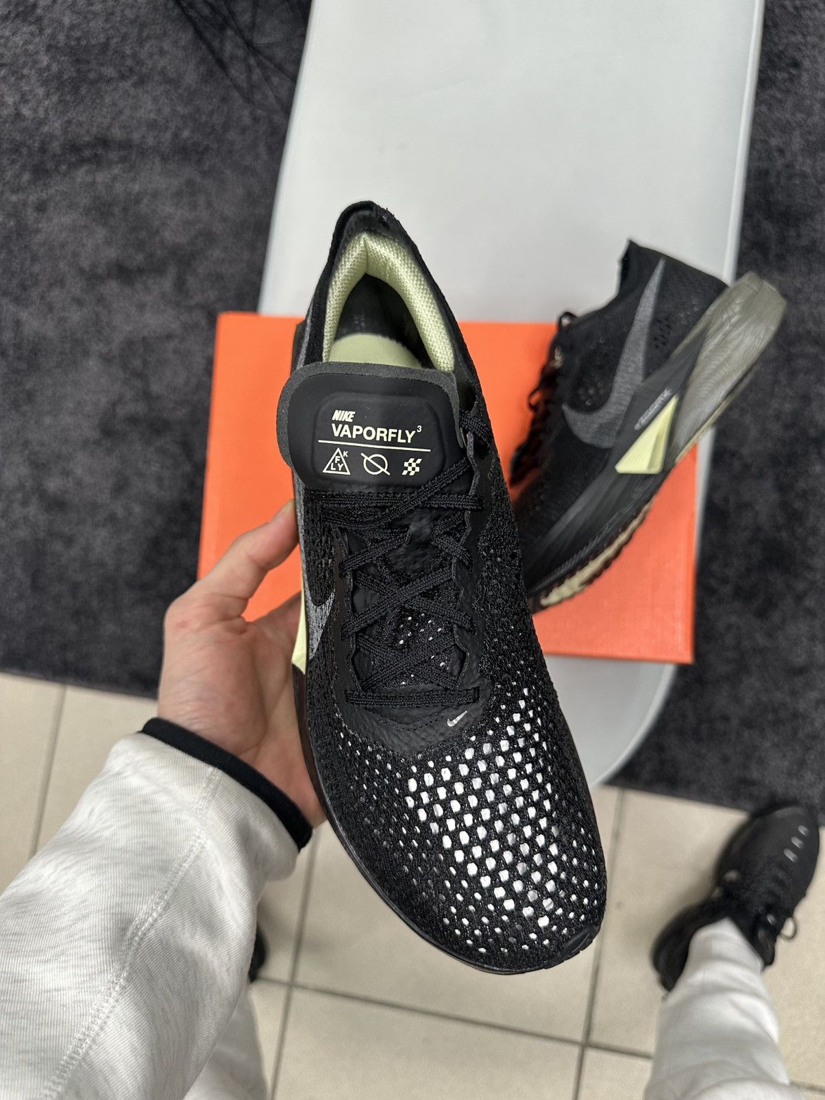Nike Nike ZoomX Vaporfly Next% 3 Size US 7 / EU 40 - 2 Thumbnail