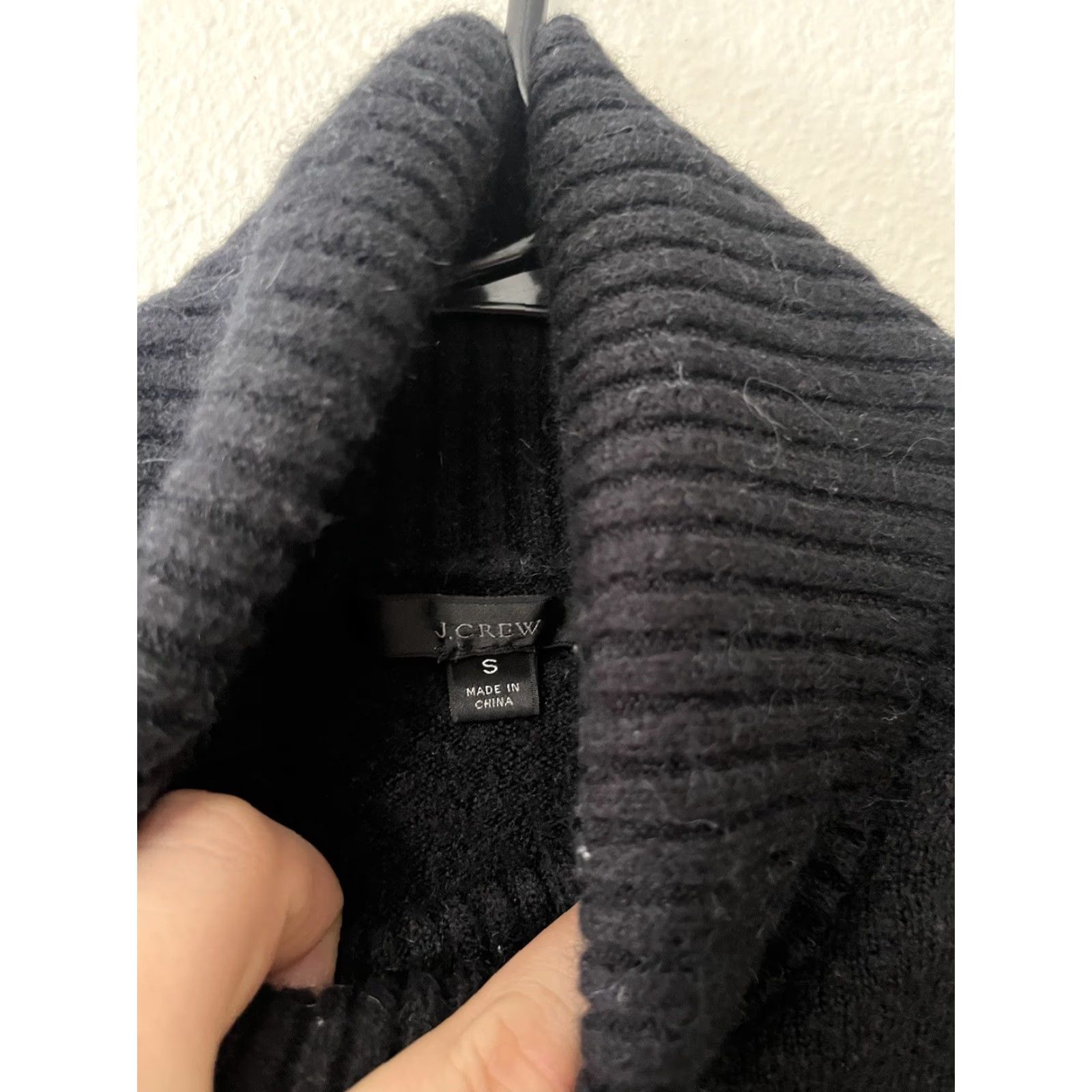 J.Crew VINTAGE J.CREW Wool Black Solid Turtleneck Sweater Women’s Small Knit Classic Pullover Size S / US 4 / IT 40 - 2 Thumbnail