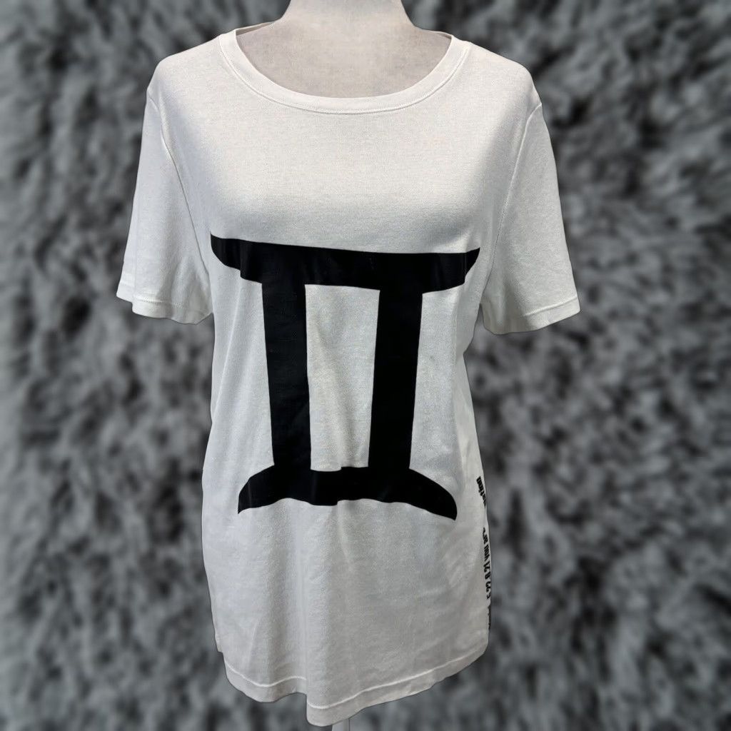 Norma Kamali VINTAGE Norma Kamali Zodiac Gemini Shirt Women's 2XL White Organic Cotton Crew Neck Short Sleeve Graphic Tee Womens 2XL Gemini Zodiac Tshirt Size XXL / US 16-18 / IT 52-54 - 1 Thumbnail