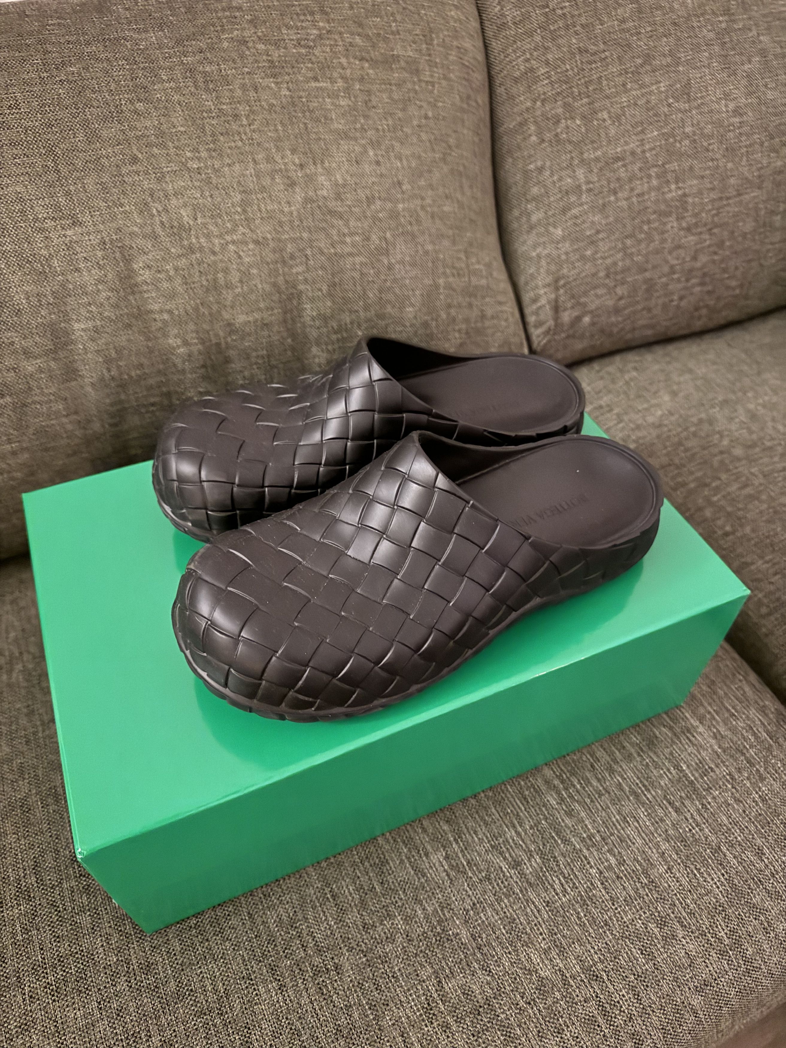 BOTTEGA VENETA Beebee クロッグ Bottega Veneta Intreccio Rubber Beebee Clog & Slide | Hypebeast