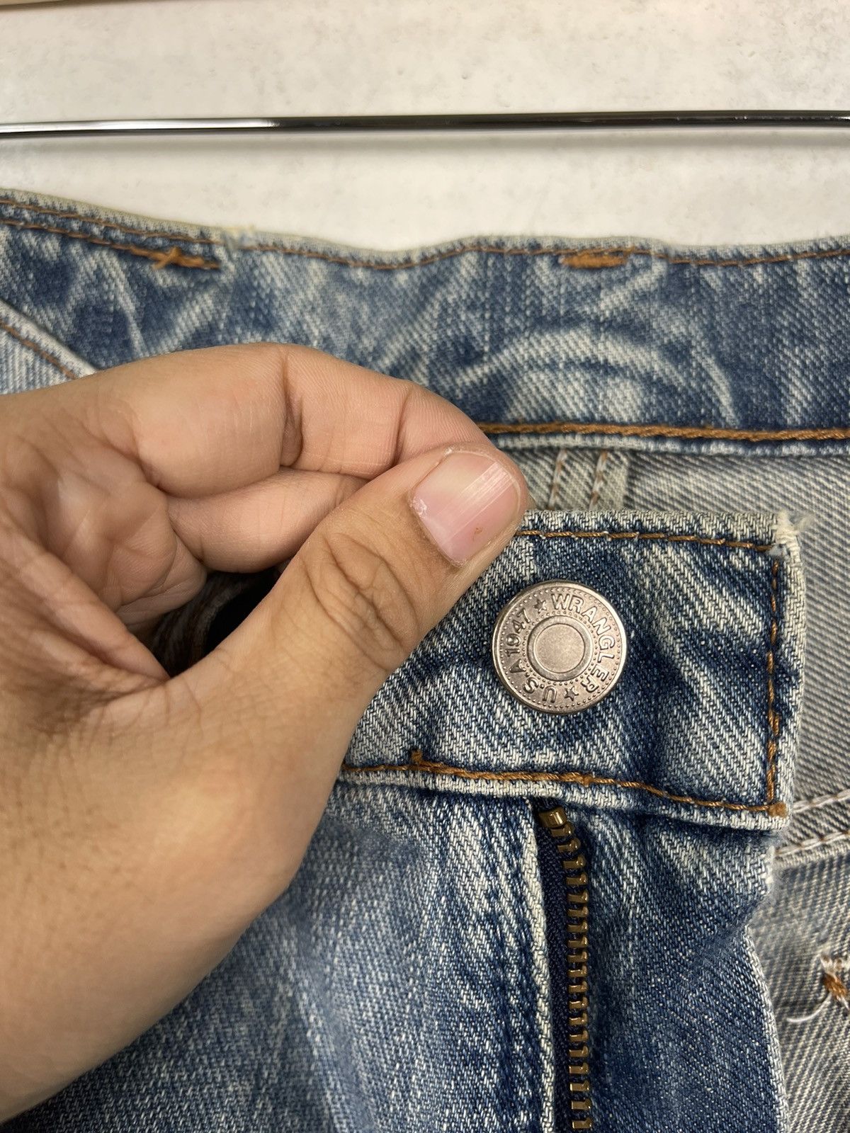 Wrangler Wrangler Faded Blue Ripped Denim Size US 26 / EU 42 - 10 Thumbnail