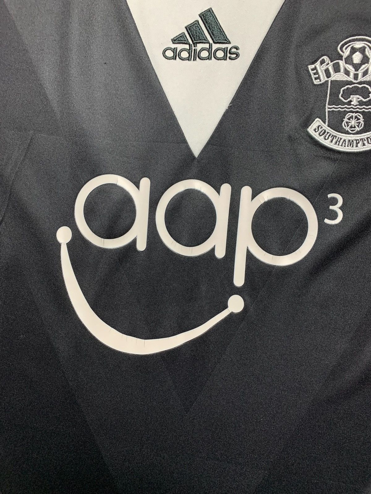 Adidas × Vintage Vintage adidas Southampton soccer jersey size S black Size US S / EU 44-46 / 1 - 3 Thumbnail