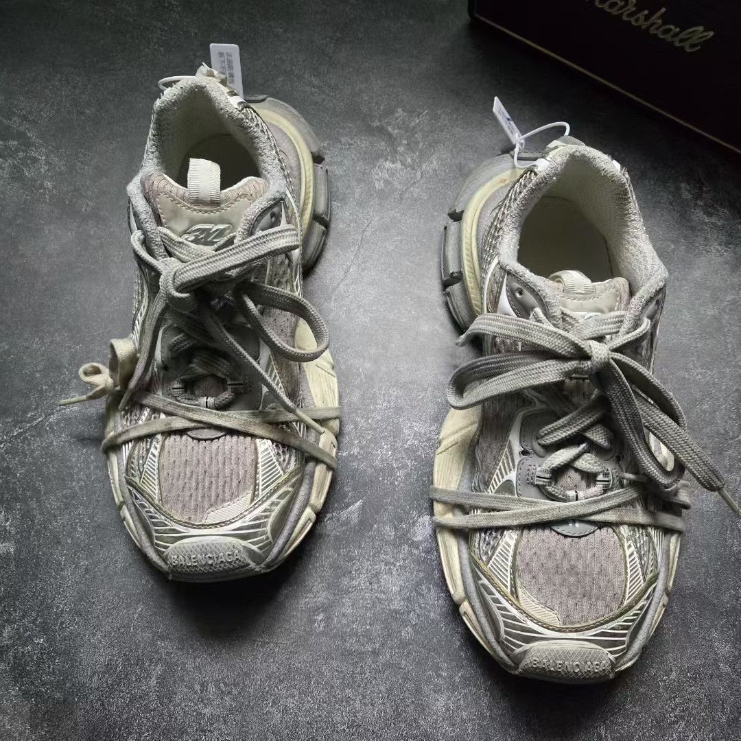 Balenciaga Balenciaga Beige Lowtop Sneakers XXXL Men Size US 10 / EU 43 - 1 Thumbnail