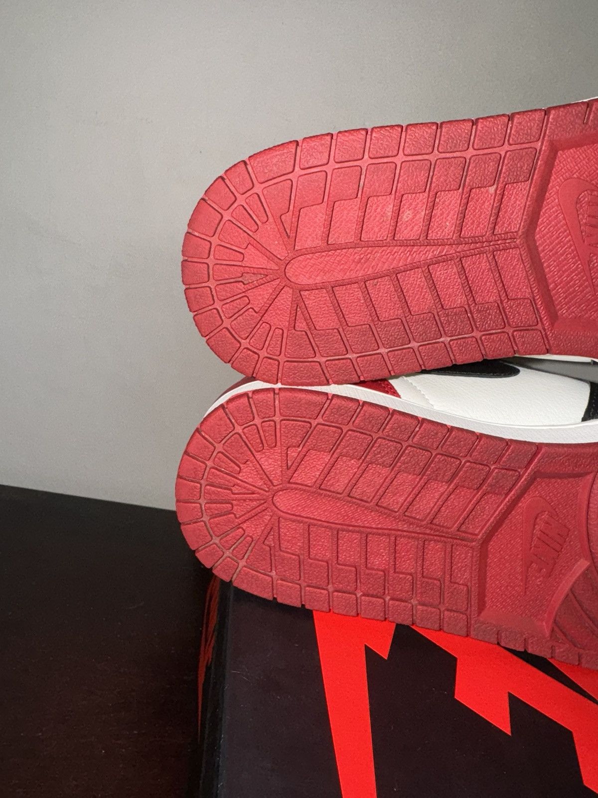 Jordan Brand × Nike Jordan 1 Bred toe Size 11.5 Size US 11.5 / EU 44-45 - 11 Thumbnail
