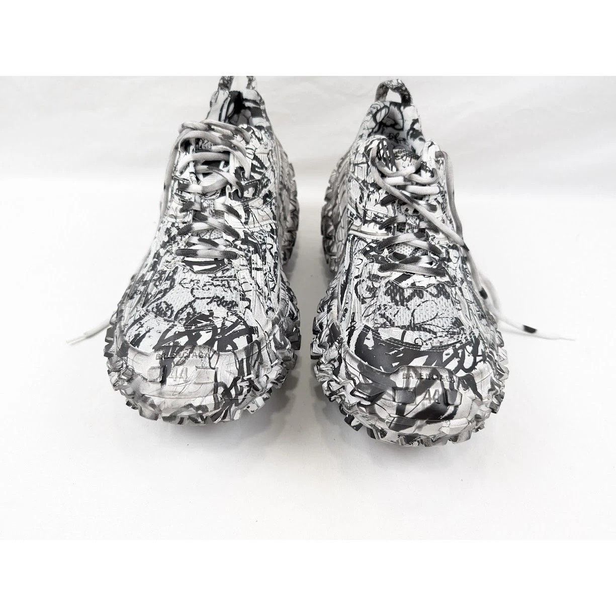 Balenciaga o1rshd1 Bouncer Extreme Graffiti Print in White/Black Size US 10 / EU 43 - 14 Thumbnail