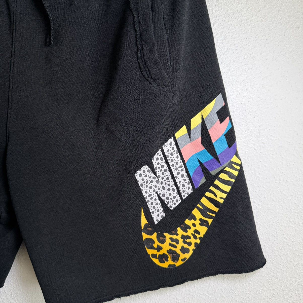 Nike Nike Air Max Day Alumni Shorts Mens Small Black Atmos Size US 32 / EU 48 - 2 Thumbnail