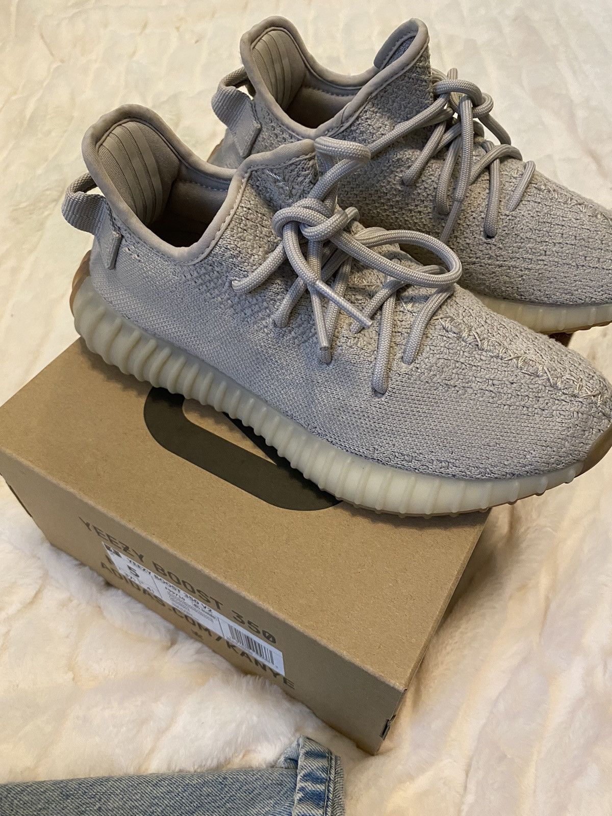Adidas × Yeezy Yeezy Boost 350 v2 sesame Size US 5 / EU 37 - 8 Thumbnail