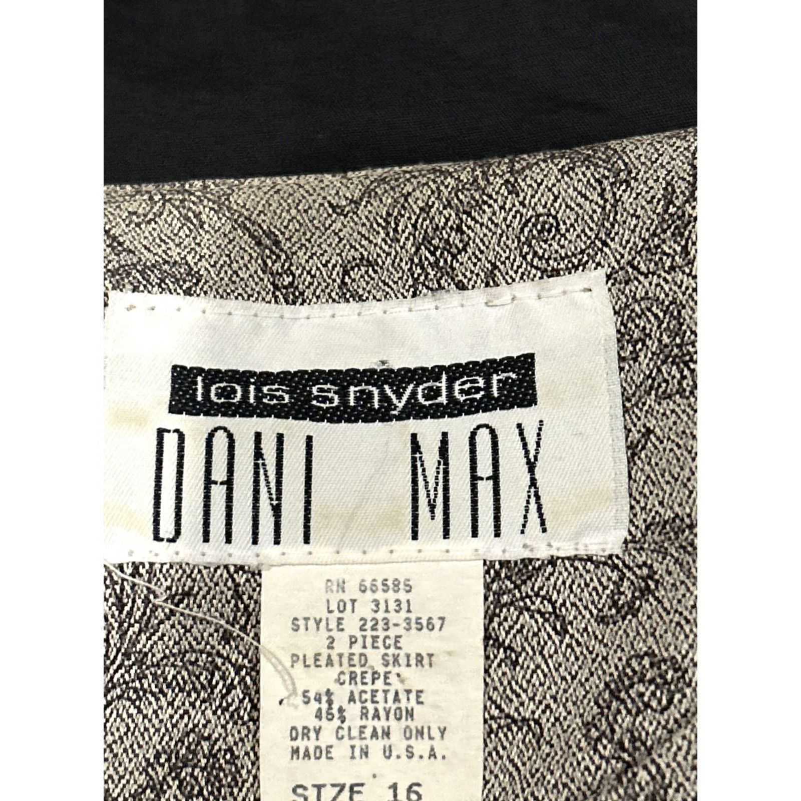 Vintage Lois Snyder Dani Max Skirt Suit 16 Gray 2Piece Set Jacket Long Sleeve Vintage 2 Piece Set Womens Size XXL / US 16-18 / IT 52-54 - 2 Thumbnail