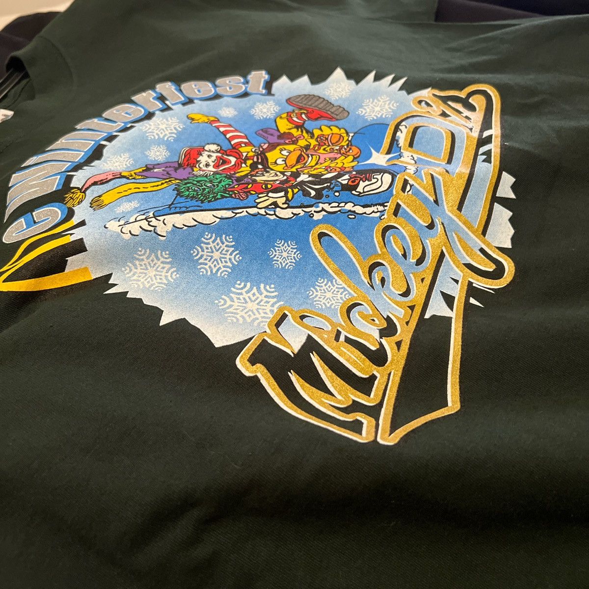 Gildan Vintage 90s green McDonalds Winterfest T-shirt Size US L / EU 52-54 / 3 - 4 Thumbnail