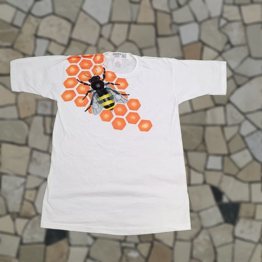 Vintage VINTAGE 90s Bee Honeycomb Shirt S/M White USA Bumblebee Graphic Tee Shirt Mens M Short Sleeve Crew Neck 1990s Vintage Size US M / EU 48-50 / 2 - 1 Thumbnail