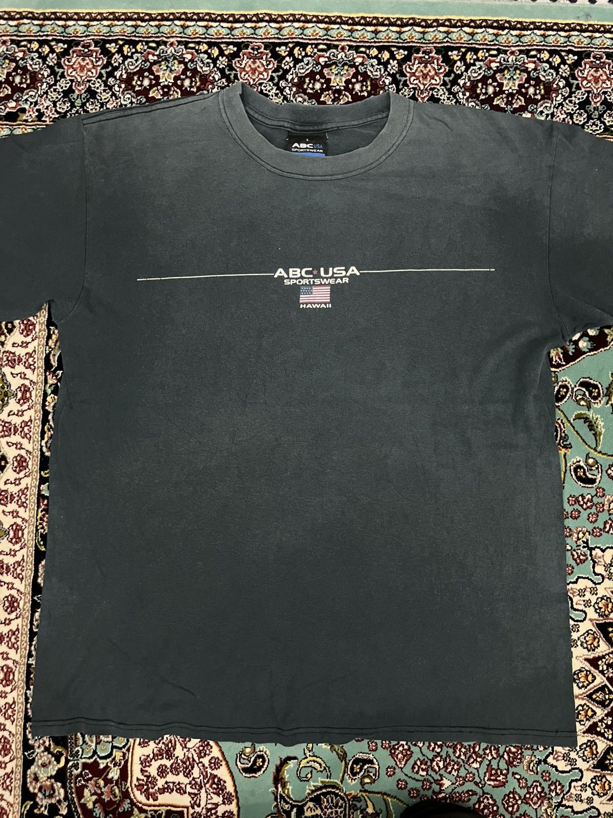 Rap Tees 💥TRUE VINTAGE SUNFADED ABC USA SPORTSWEAR HAWAII Size US L / EU 52-54 / 3 - 3 Thumbnail