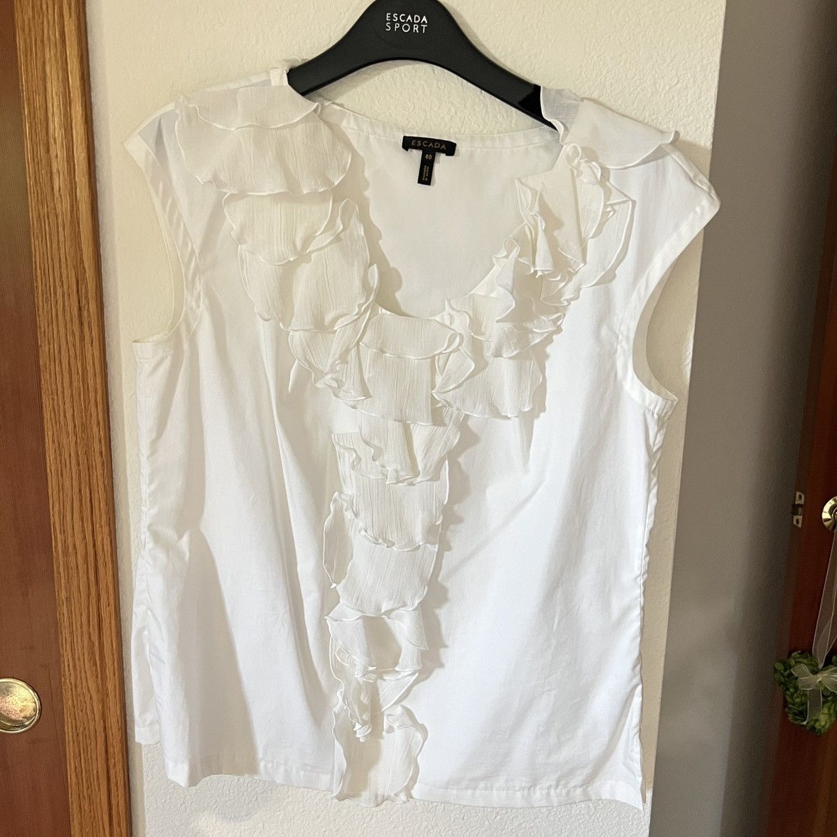 Escada ESCADA White Sleeveless Blouse Ruffle | Grailed, image size:1200x1200