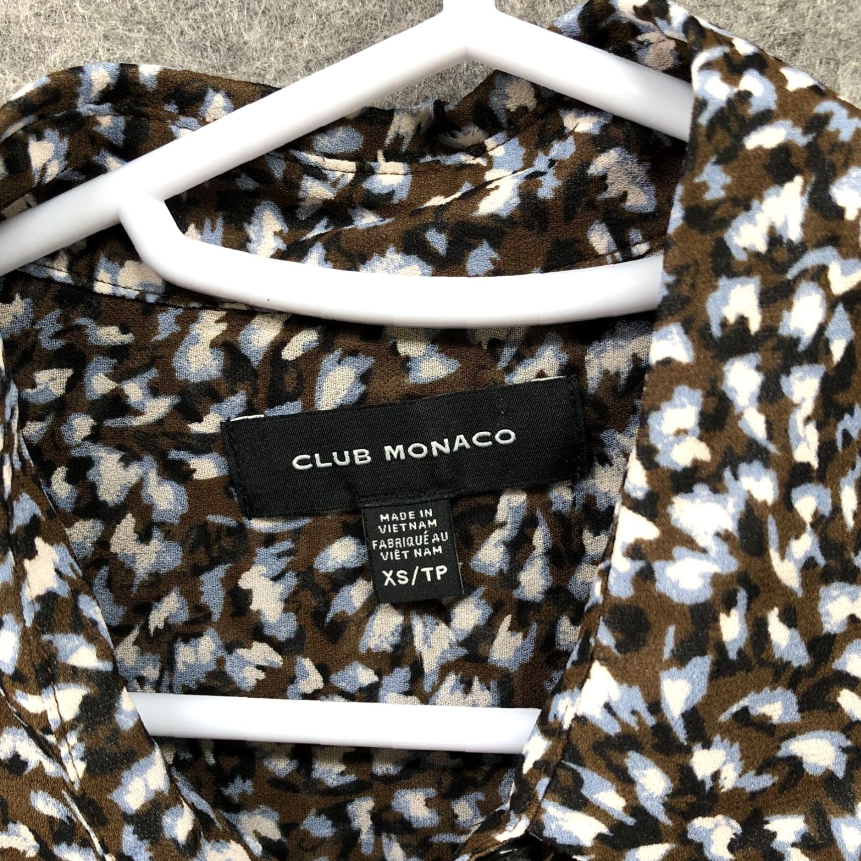 Club Monaco Club Monaco Blouse Long Sleeve Womens XS Button Down Silky Floral Brown Viscose Dressy Casual Workwear Size XS / US 0-2 / IT 36-38 - 5 Thumbnail