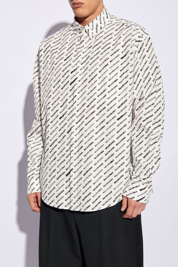 Balenciaga o1srvl11e0425 Stencil Allover Shirt Large Fit in White/Black Size US S / EU 44-46 / 1 - 3 Thumbnail