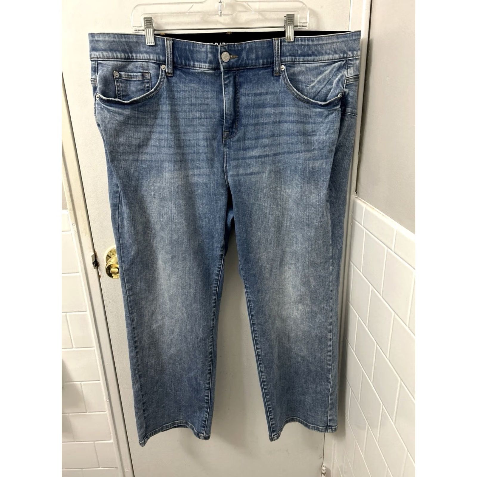 Torrid Torrid Bombshell Straight Jeans Womens 42x27 Medium Wash Premium Stretch Denim Size 28" / US 6 / IT 42 - 2 Thumbnail