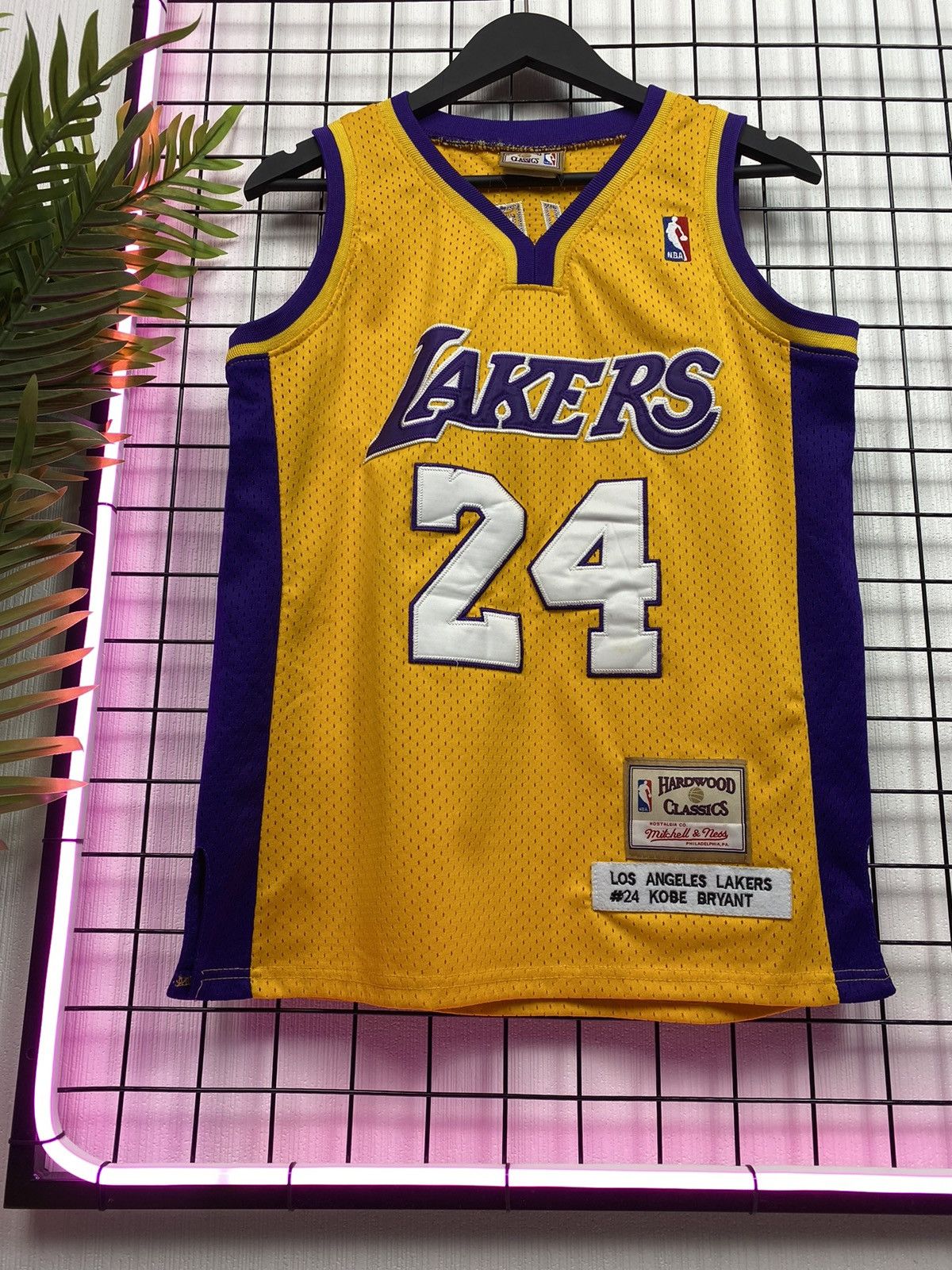 Mitchell & Ness × NBA Lakers #24 Kobe Bryant Jersey S Hardwood Classic Yellow LA Size US S / EU 44-46 / 1 - 1 Thumbnail