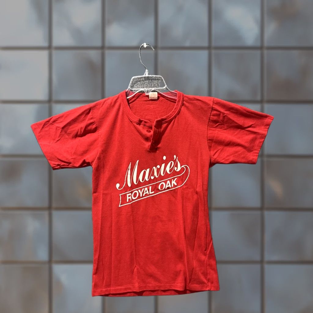 Wilson VINTAGE Maxie’s Royal Oak Restaurant T-Shirt Size M Red 80’s Quarter Button Up Mens Size US M / EU 48-50 / 2 - 1 Thumbnail