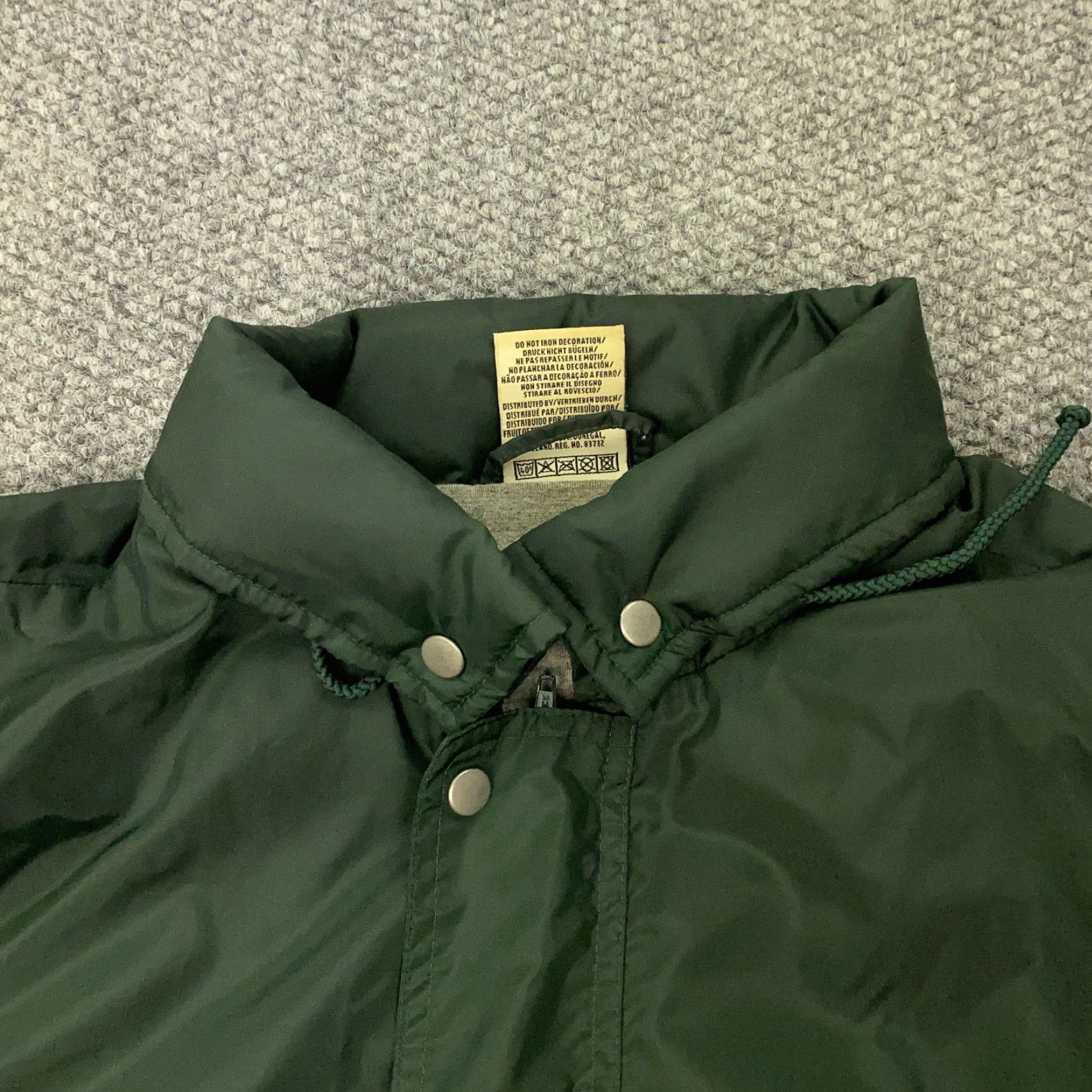 Fruit Of The Loom VTG Screen Stars Jacket Mens L Nylon Green Ireland Shamrock Patch Windbreaker Hooded Snap Front Coat Stowable 80s Sports Outdoors Casual Travel Size US L / EU 52-54 / 3 - 5 Thumbnail
