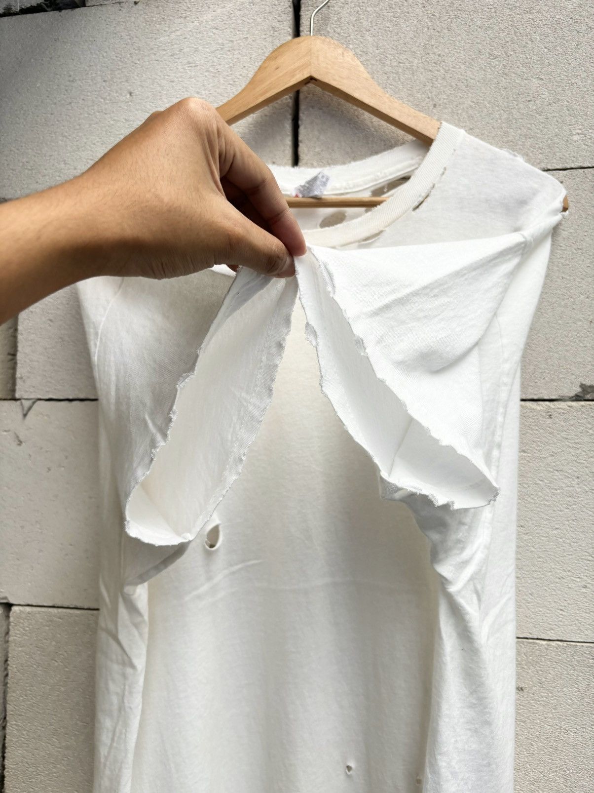Vintage Thrashed Distressd Faded White ERD Grunge T Shirt 👽 Size US XL / EU 56 / 4 - 7 Thumbnail