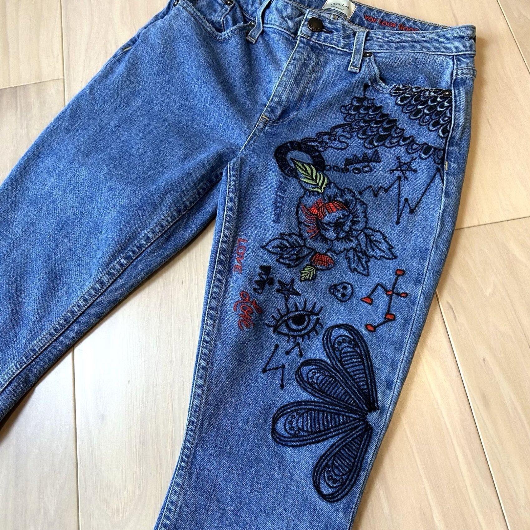 Alice + Olivia AO.LA by Alice + Olivia Women’s 27 Blue Jeans Tapered Slim Fit Mid Rise 5-Pocket Design Embroidered Logo Floral Pattern 90s Y2K Los Angeles West Coast Size 27" / US 4 / IT 40 - 2 Thumbnail