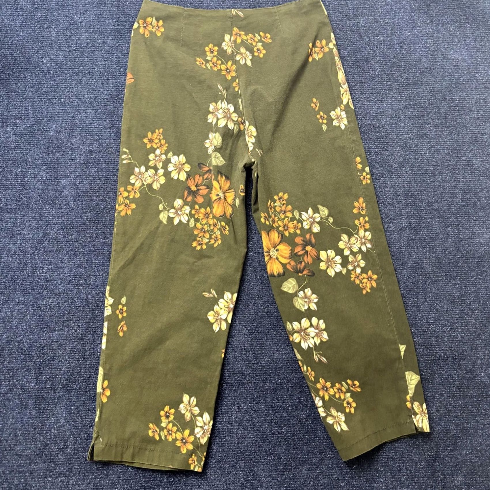 Vintage Vintage Cache Pants Womens 26x19 Green Floral Cropped Straight Leg Capri Pockets - Capris, Floral, Green, Vintage, Casual, Women, XS? Size 28" / US 6 / IT 42 - 2 Thumbnail