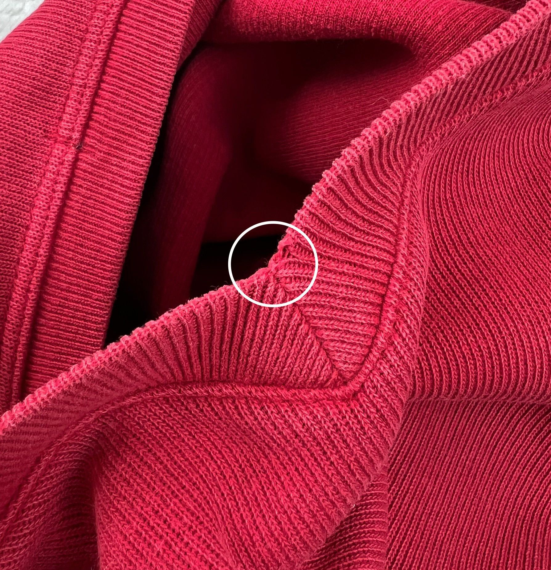 Gant × Vintage Vintage GANT V-Neck Cotton Sweater Red – 2000s – Size L Size US L / EU 52-54 / 3 - 13 Thumbnail