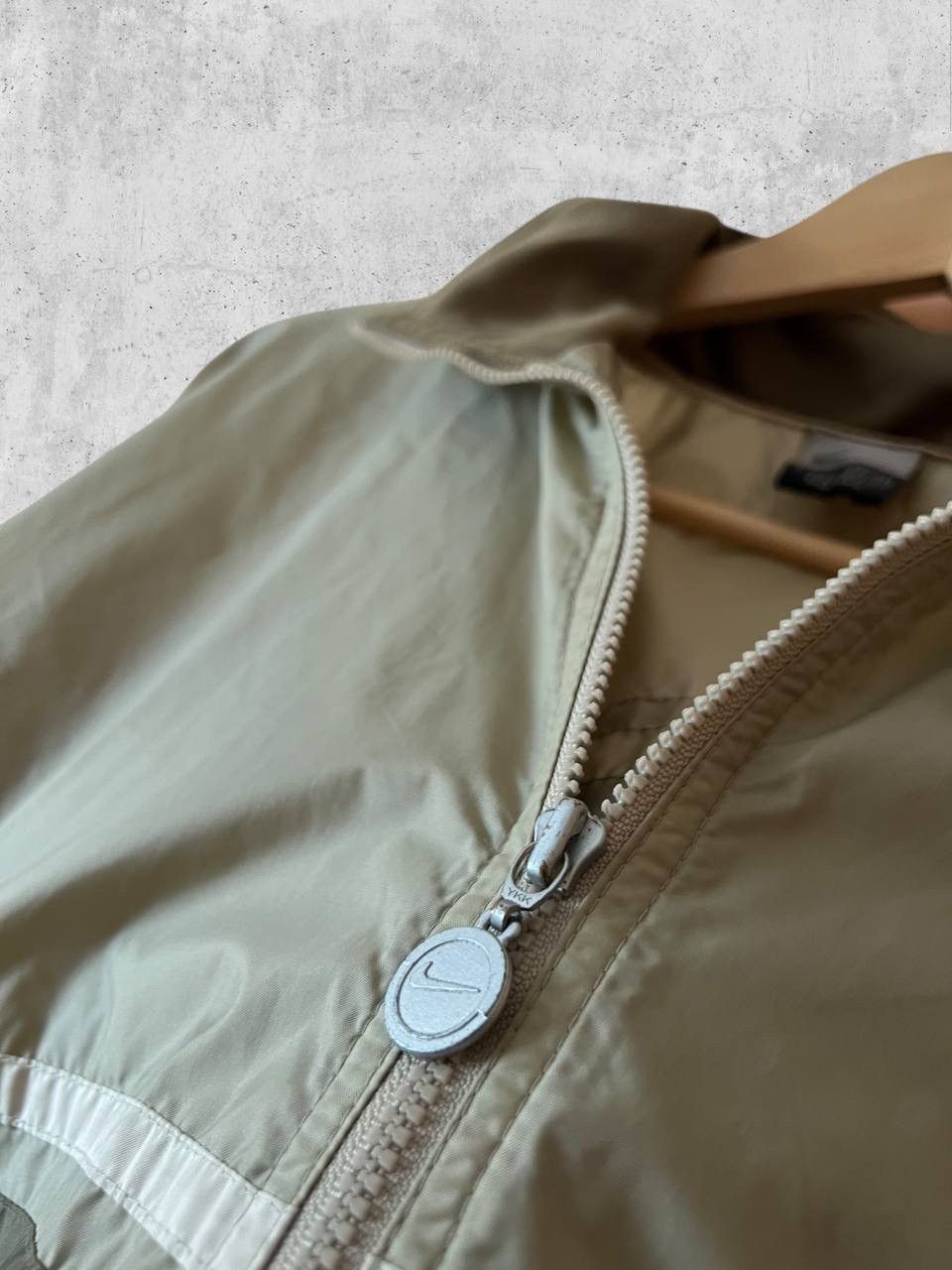 Nike Nike track nylon Vintage jacket beige swoosh logo waterproof Size US XL / EU 56 / 4 - 5 Thumbnail