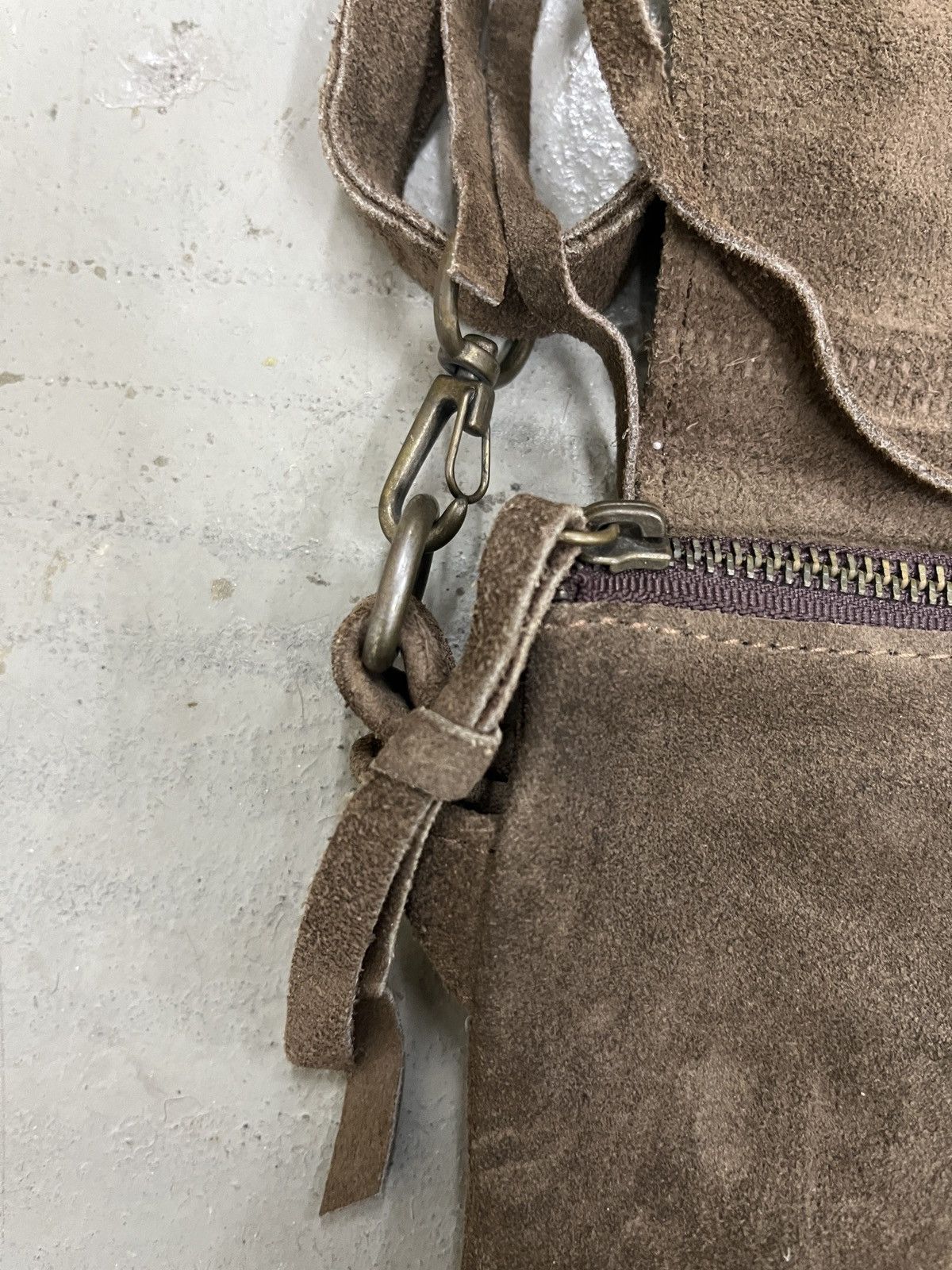 GOA 2000s GOA Fringe Brown Cowhide Suede Leather Sling Bag Size ONE SIZE - 16 Thumbnail