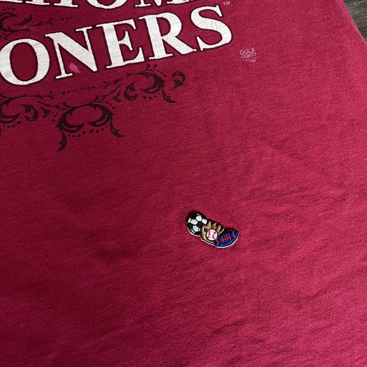 Vintage Vintage 1990s Oklahoma Sooners Gulf Coast Sportswear T Shirt Size US L / EU 52-54 / 3 - 9 Thumbnail