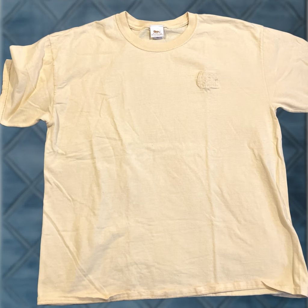 Vintage VINTAGE MGM Grand Las Vegas Yellow Embroidered Logo T Shirt Men's XL 90s Casino Las Vegas Shirt Mens Size US XL / EU 56 / 4 - 1 Thumbnail