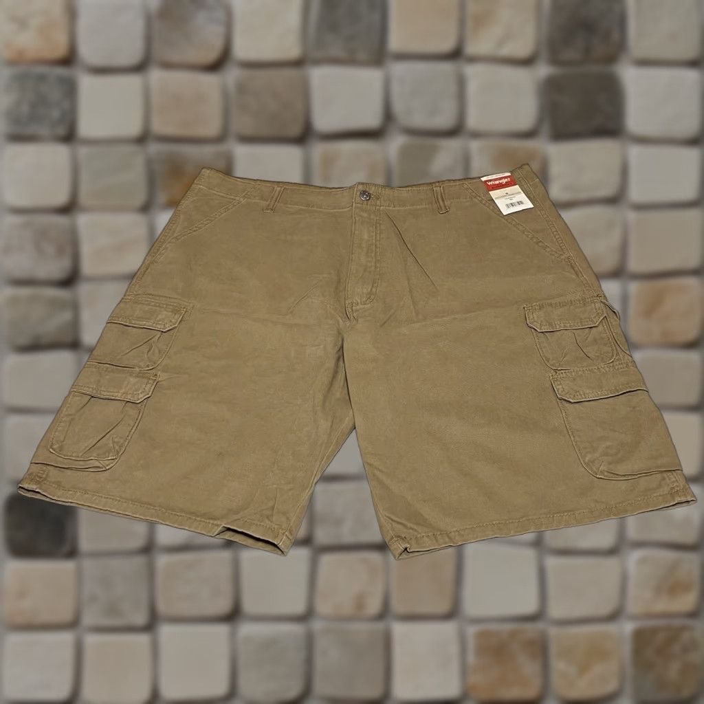 Wrangler Wrangler Authentics Mens Cargo Shorts Size 40 Brown NWT Size US 40 / EU 56 - 1 Thumbnail