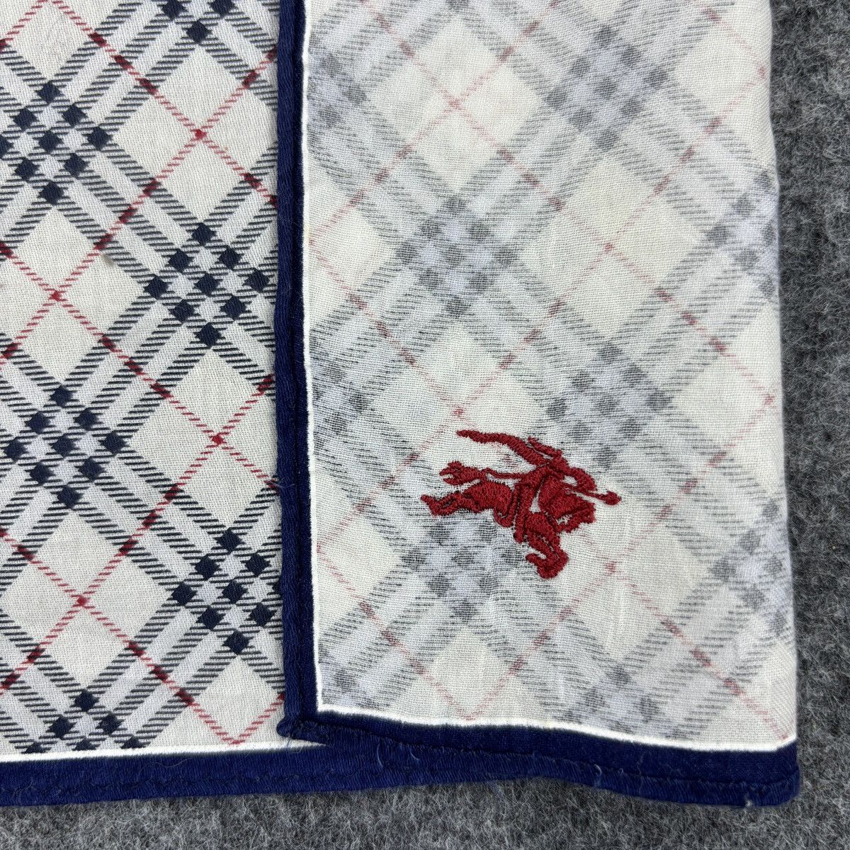 Burberry × Vintage Handkerchief # E001 Size ONE SIZE - 3 Thumbnail