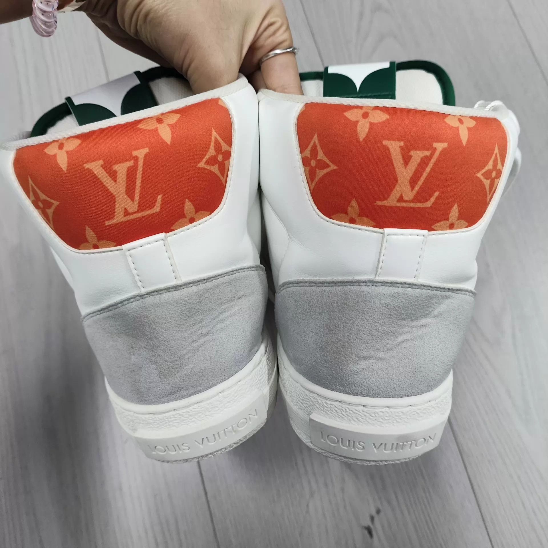 Louis Vuitton LV Leather Flat 8 Gray/White Colorblock Minor Wear Size US 9 / EU 42 - 5 Thumbnail
