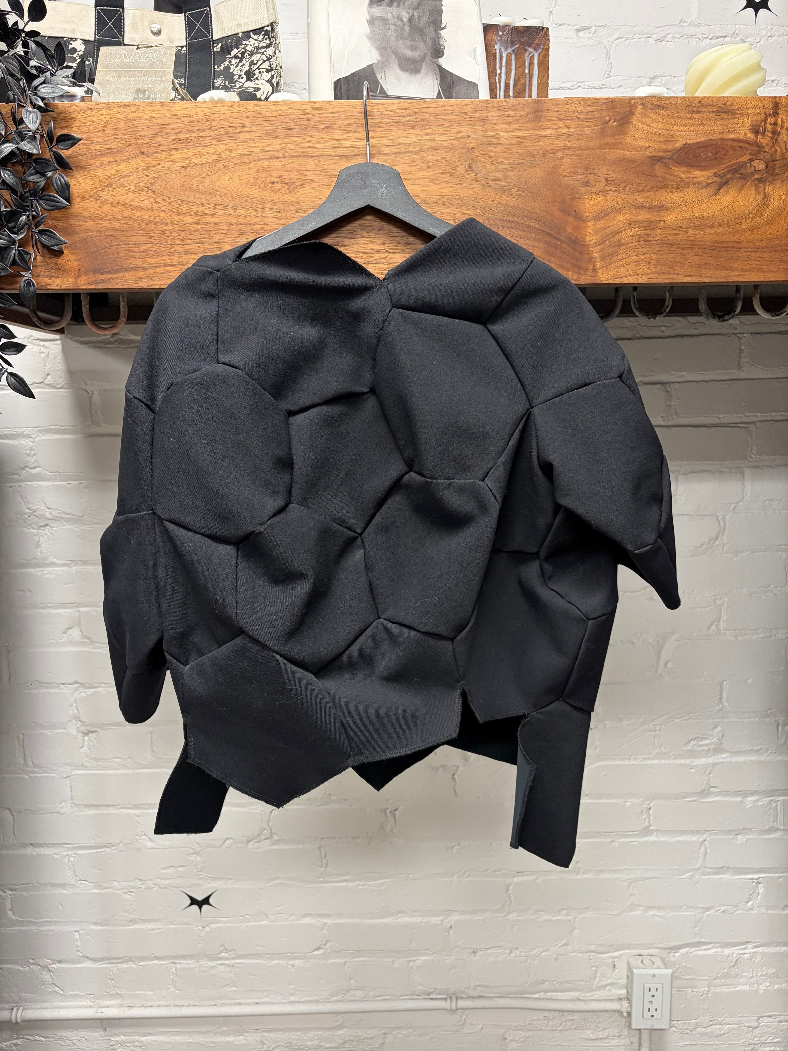Comme des Garcons SS2009 Comme Des Garçons ‘Football’ Hexagonal Patterned Black Runway Top Size US M / EU 48-50 / 2 - 4 Thumbnail