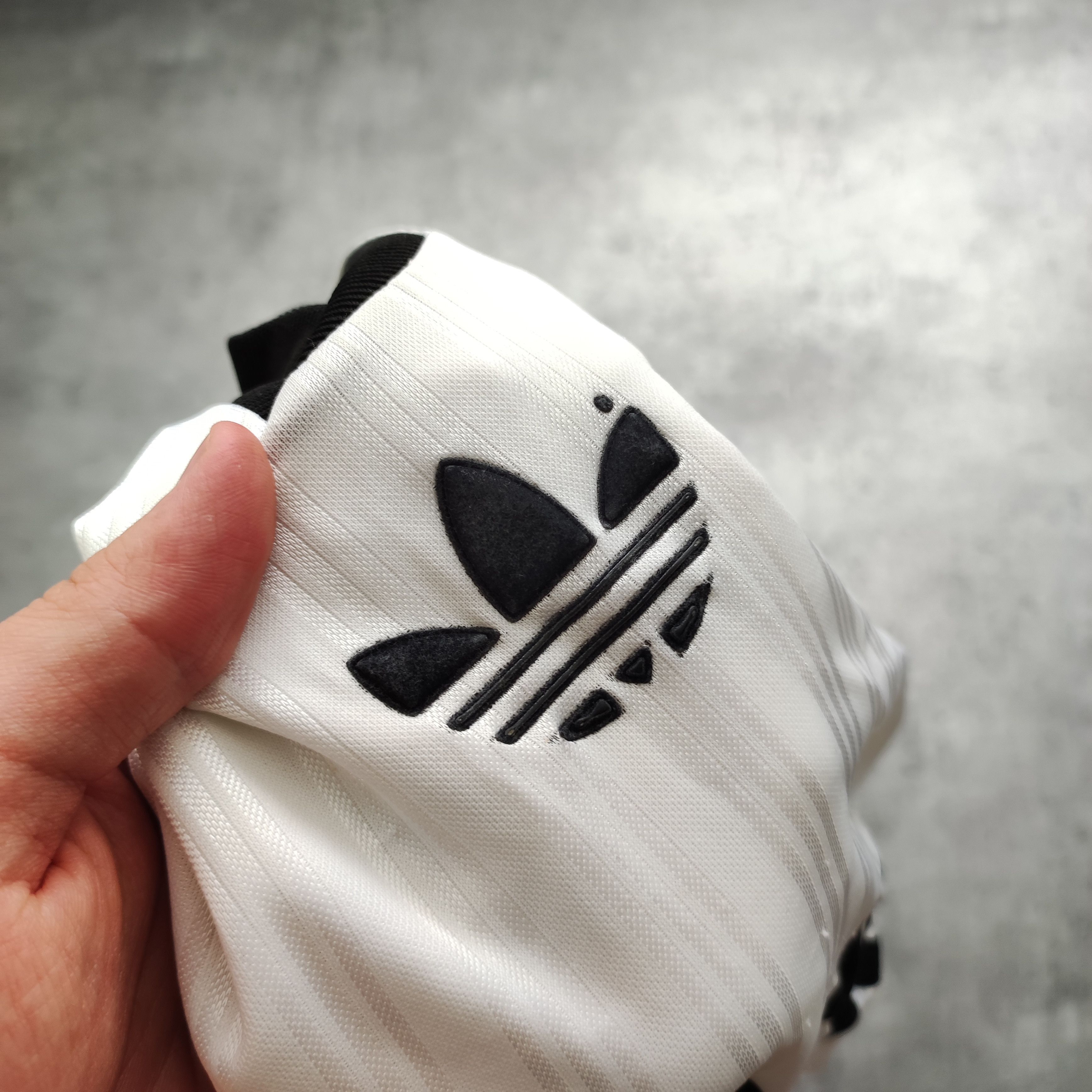 Vintage Vintage 90s OG Adidas Originals Spelout Football Jersey Size US M / EU 48-50 / 2 - 9 Thumbnail