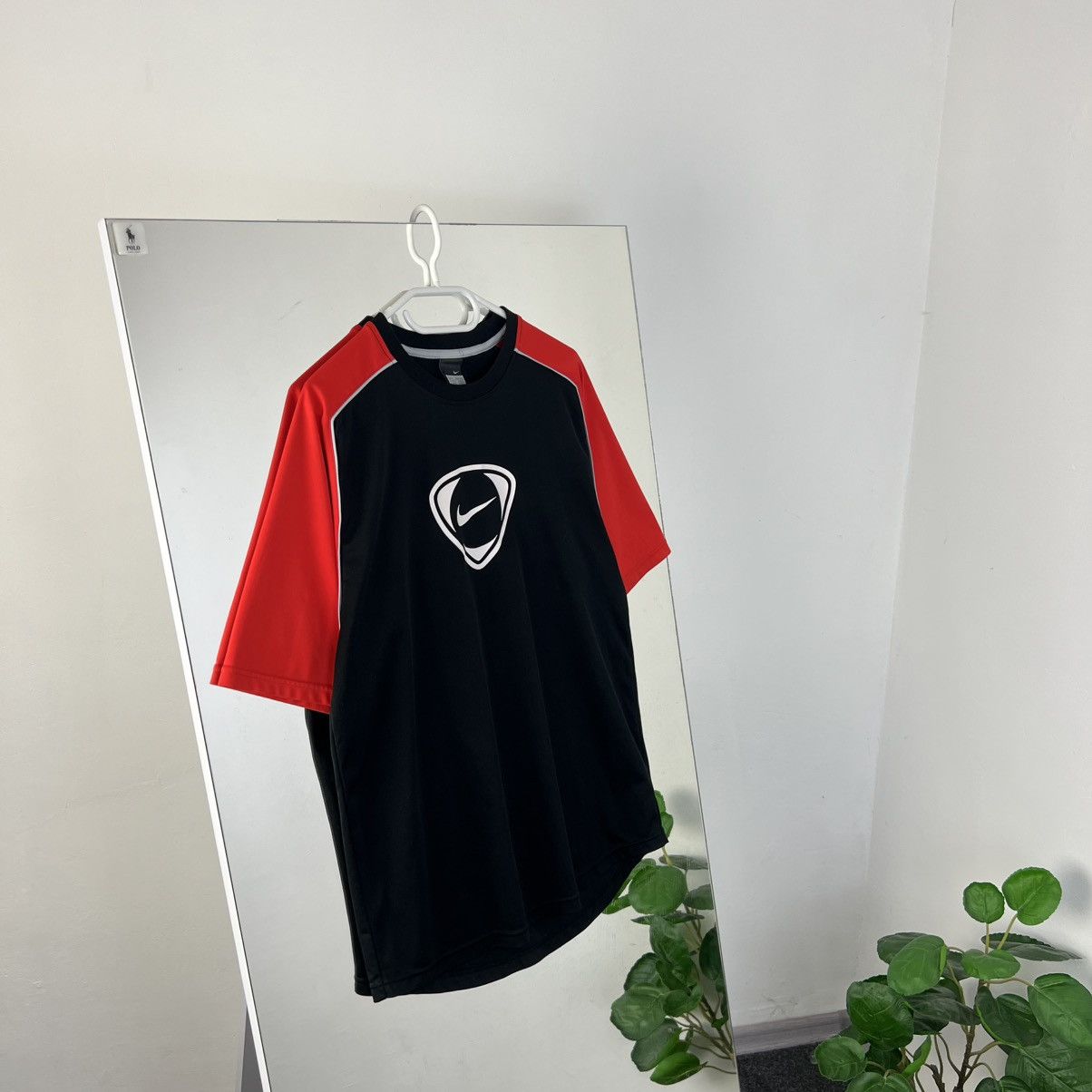 Nike Vintage Y2K Nike Big Logo Jersey T-Shirt Streetwear Style Size US M / EU 48-50 / 2 - 1 Thumbnail