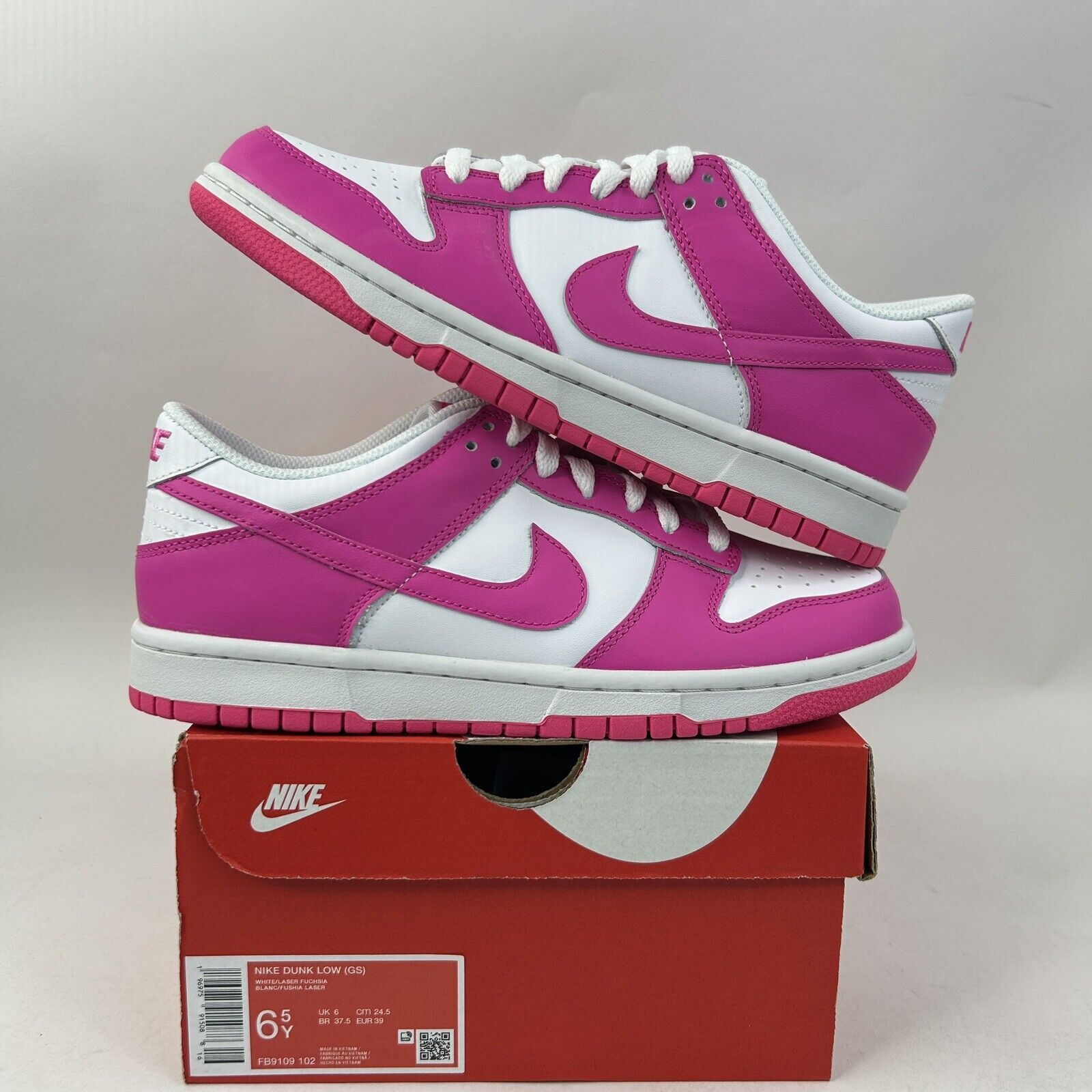 Nike Nike Dunk Low GS “Laser Fuchsia/Barbie” 2024 Size US 8.5 / IT 38.5 - 1 Thumbnail