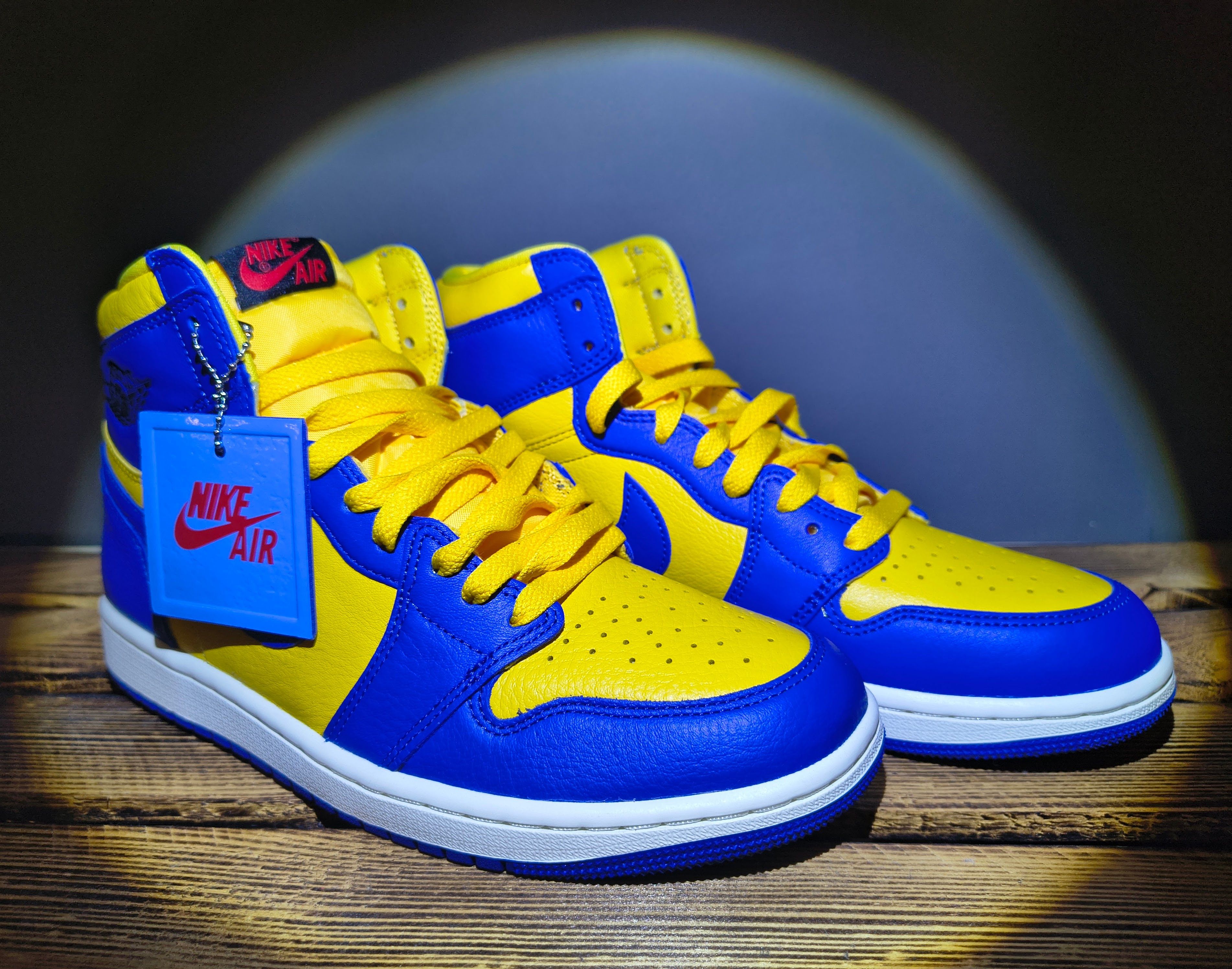 Nike Nike Women's Air Jordan 1 Retro High OG "Reverse Laney" - DS Size US 9.5 / IT 39.5 - 1 Thumbnail