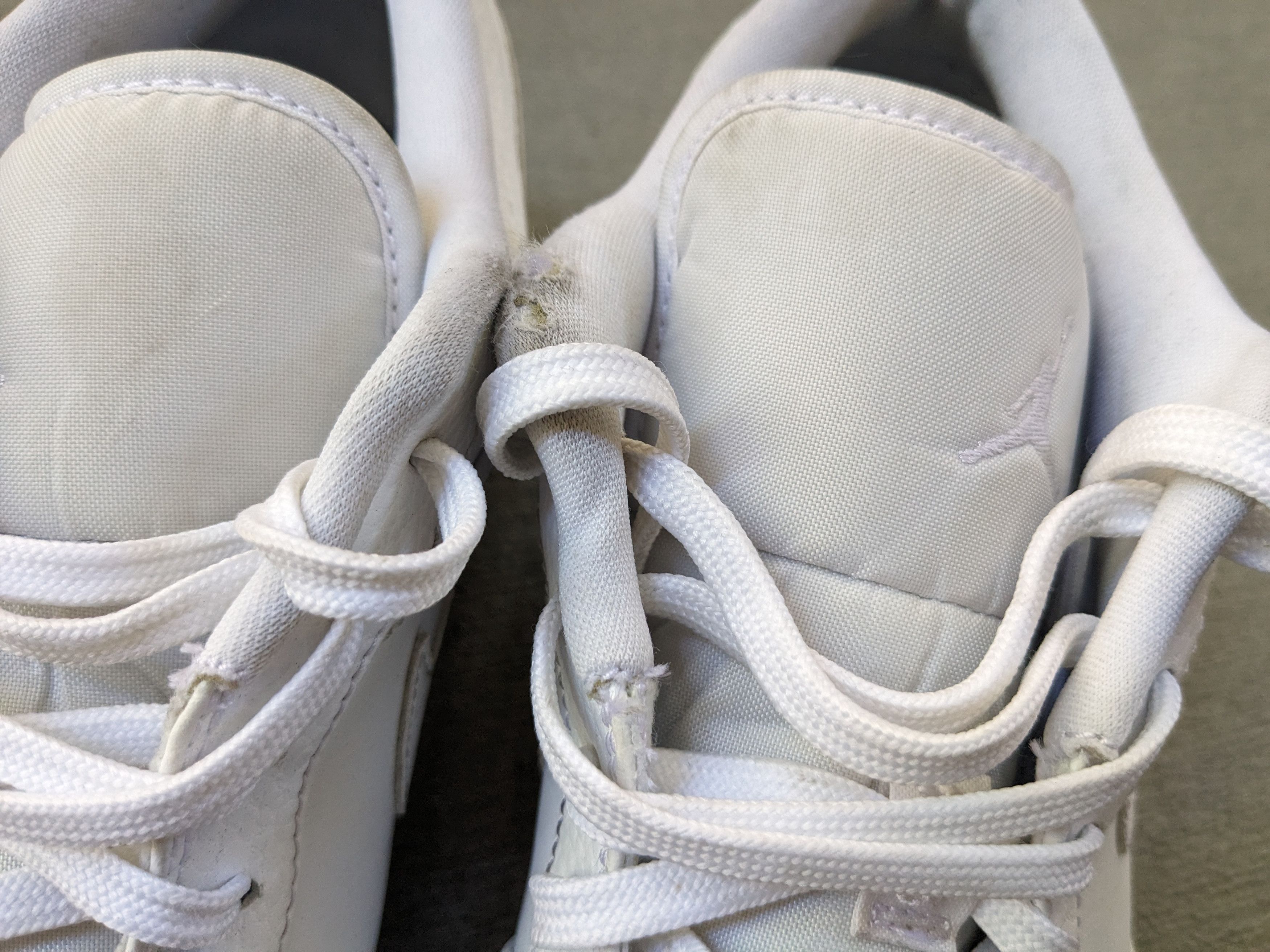 Jordan Brand × Nike Nike Air Jordan 1 Low Triple White 12 Leather 553558-130 Size US 12 / EU 45 - 5 Thumbnail