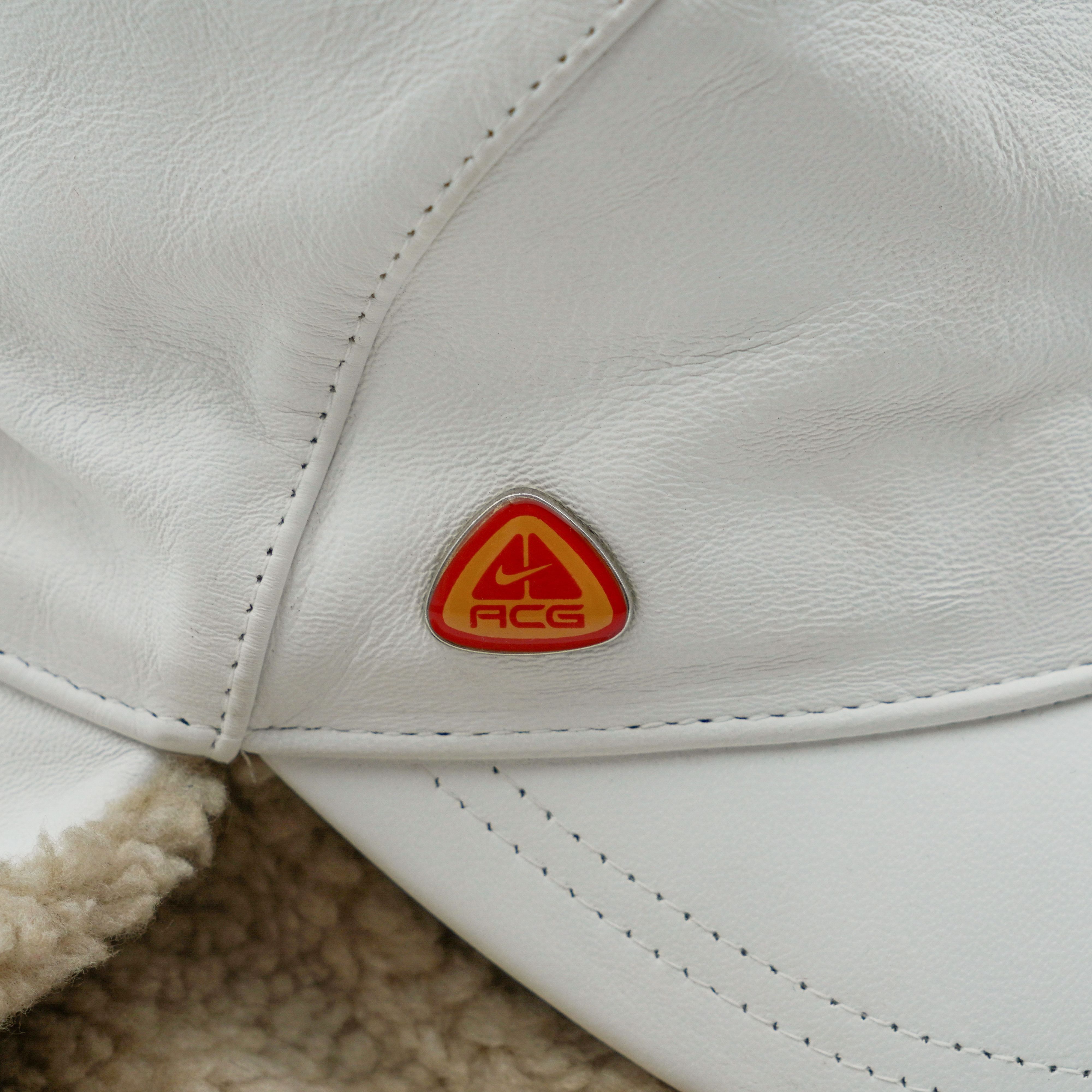 Nike ACG Nike ACG White Leather Shearling Lined Logo Ear Flap Hat Size ONE SIZE - 6 Thumbnail