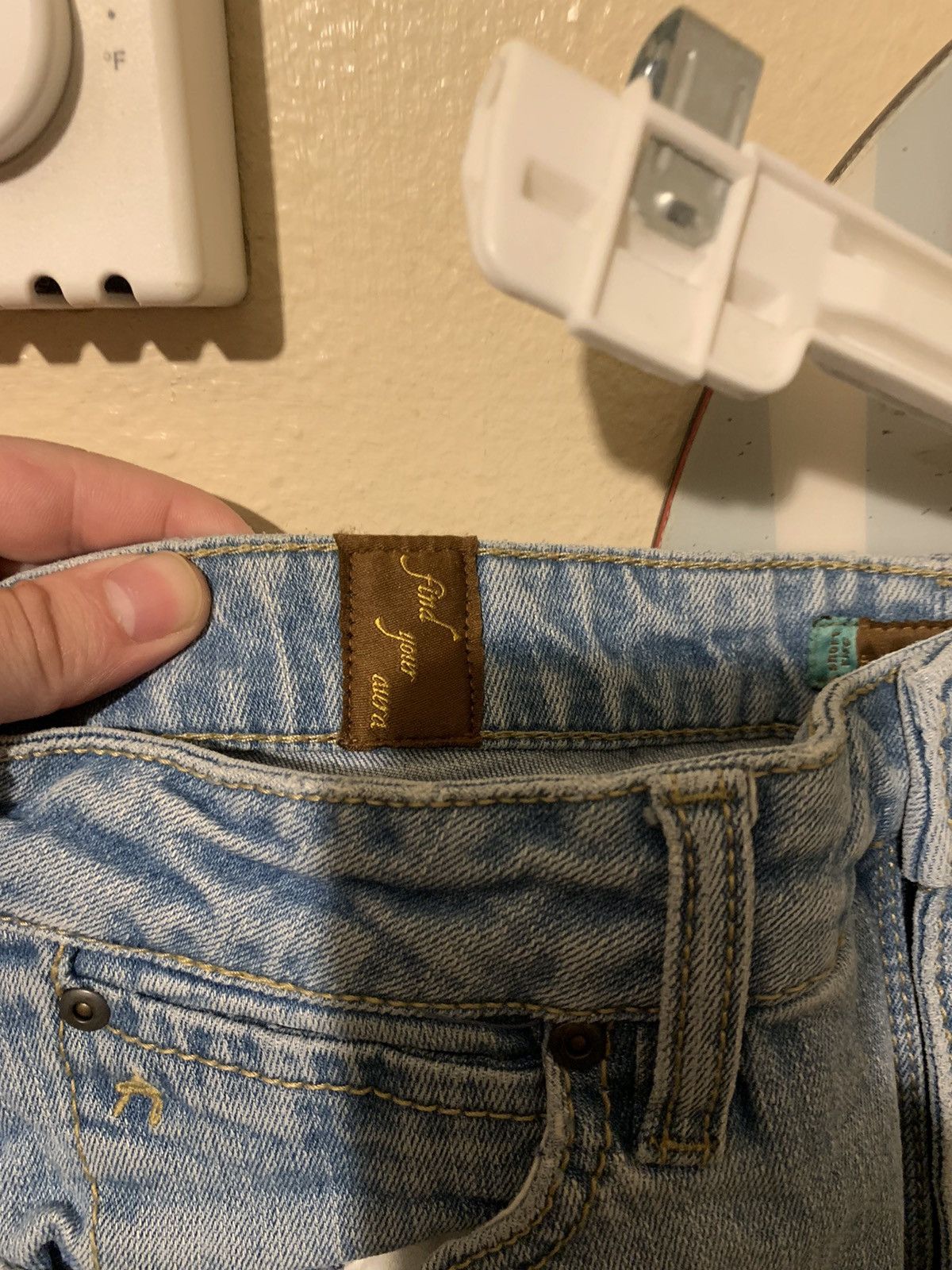 Wrangler Women’s Short Rise lAura Jeans from The Women at Wrangler Size 28" / US 6 / IT 42 - 8 Thumbnail