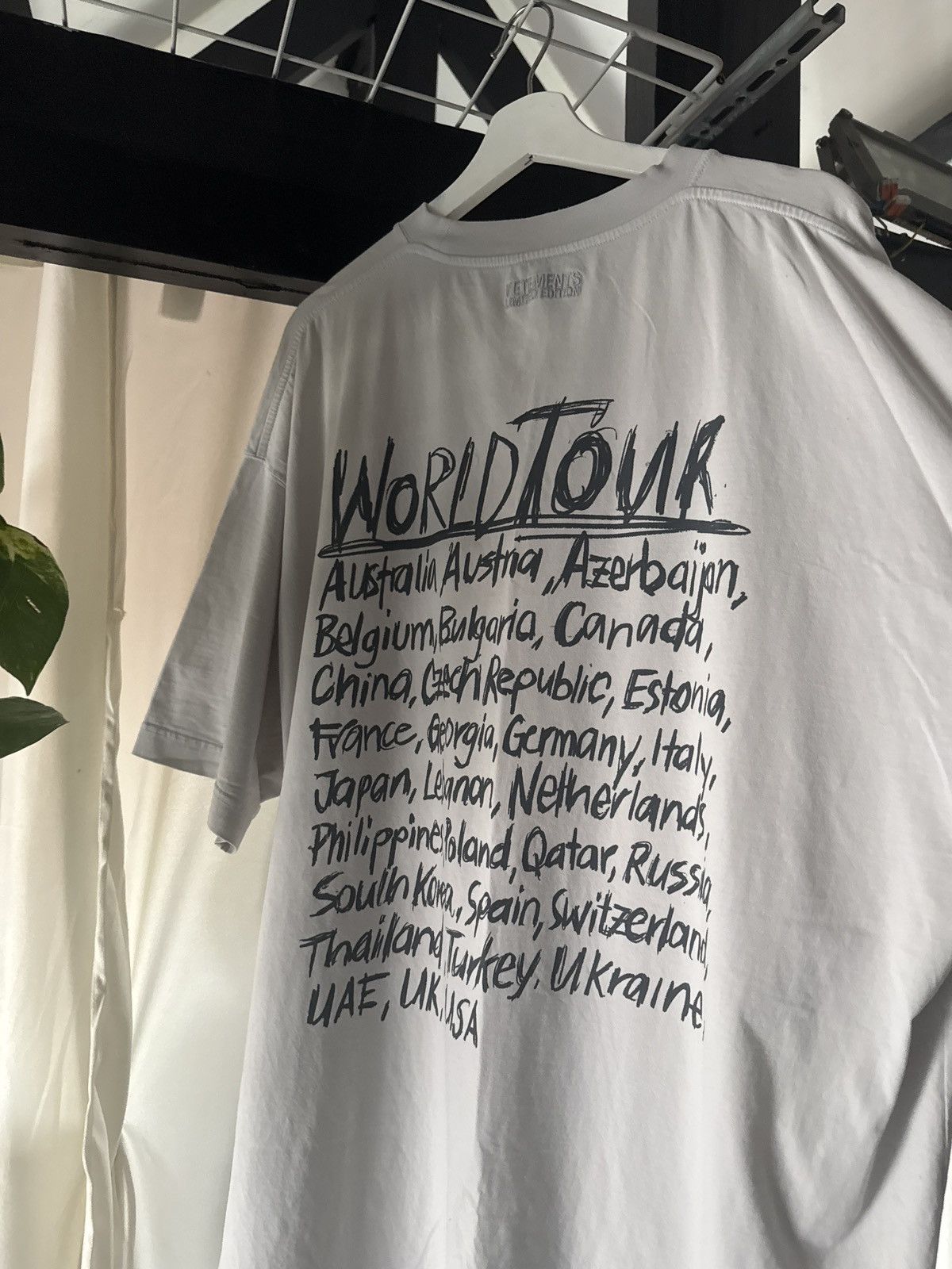 Vetements Vetements Limited Edition / World Tour Tee Size US M / EU 48-50 / 2 - 3 Thumbnail