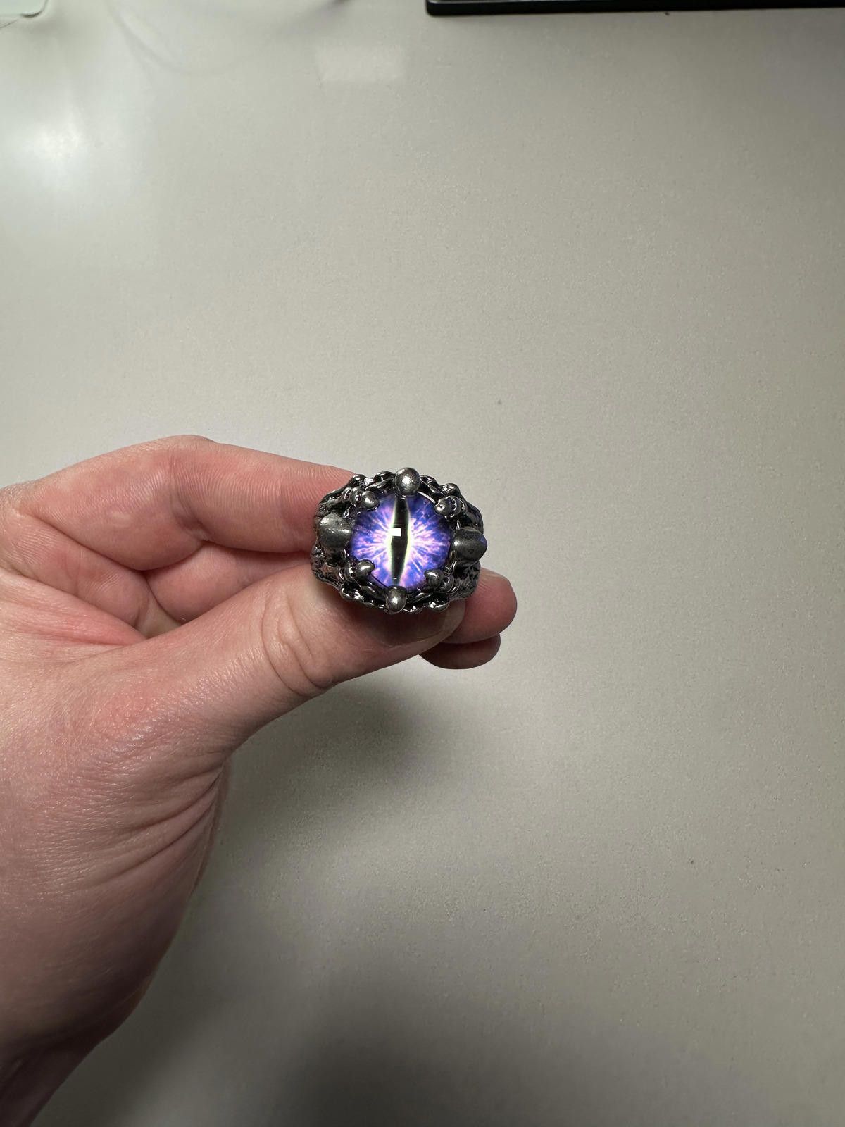 The Unbranded Brand Dragon Eye Design Metal Ring Size ONE SIZE - 1 Thumbnail