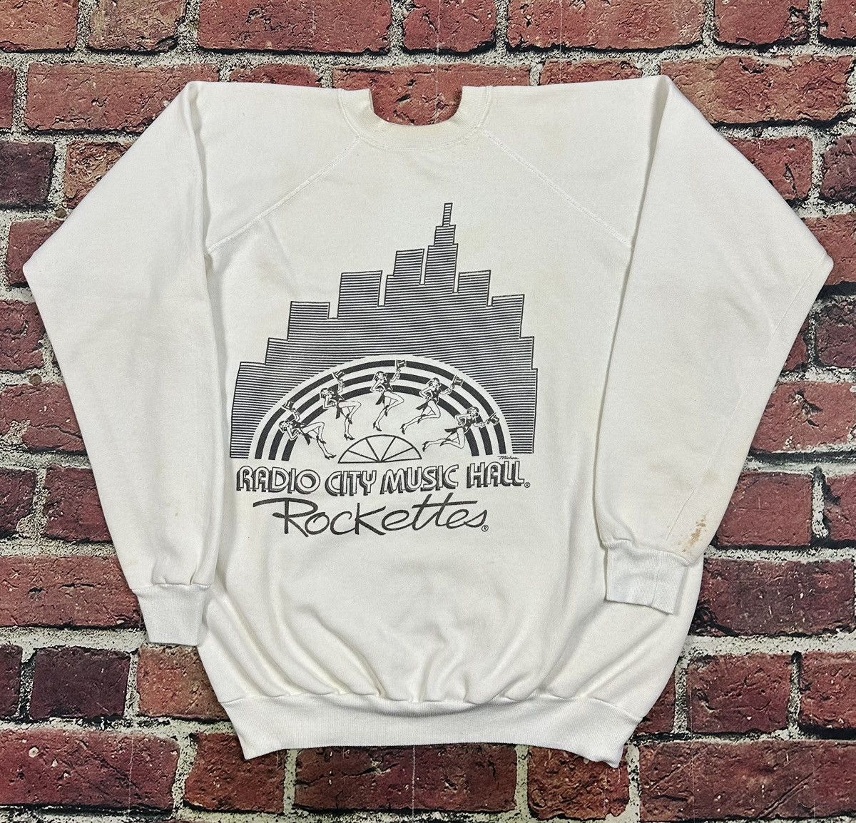 Vintage Vintage 80s RADIO CITY MUSIC HALL ROCKETTES Sweatshirt NYC Size US L / EU 52-54 / 3 - 1 Thumbnail