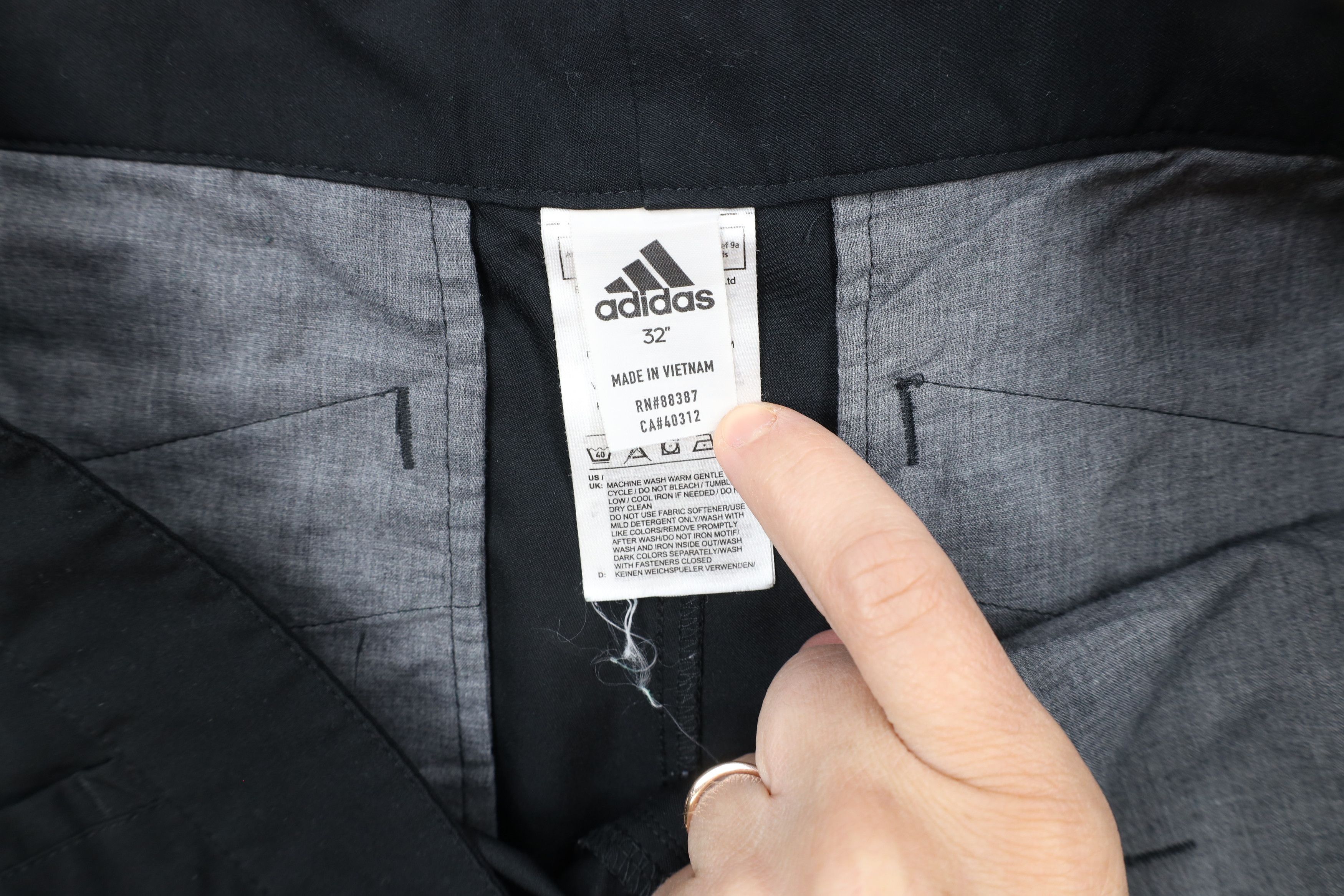 Adidas × Vintage Adidas Golf Flat Front Golfing Chino Shorts Black Polyester Size US 32 / EU 48 - 7 Thumbnail