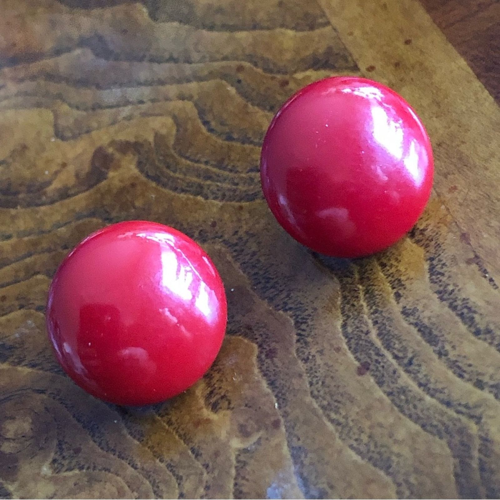 Vintage Antique 40’s red button screw back clip earrings Size ONE SIZE - 2 Thumbnail