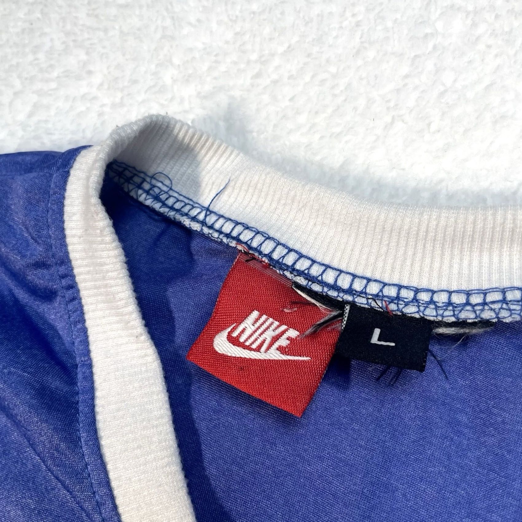 Nike VINTAGE Nike Shirt Mens Large Blue White 90s 80s Soccer Football V Neck Retro Size US L / EU 52-54 / 3 - 6 Thumbnail