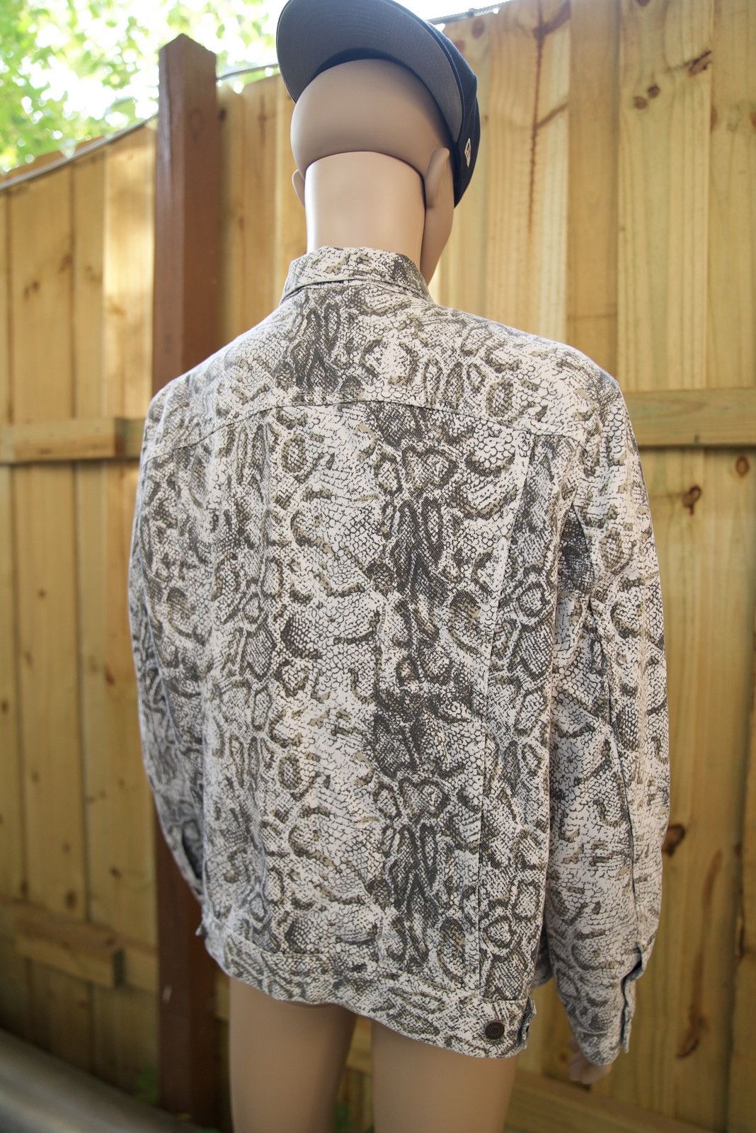 Levi's × Supreme BRAND NEW Supreme x Levi’s Snake Print Denim Jacket Size XL Size US XL / EU 56 / 4 - 5 Thumbnail