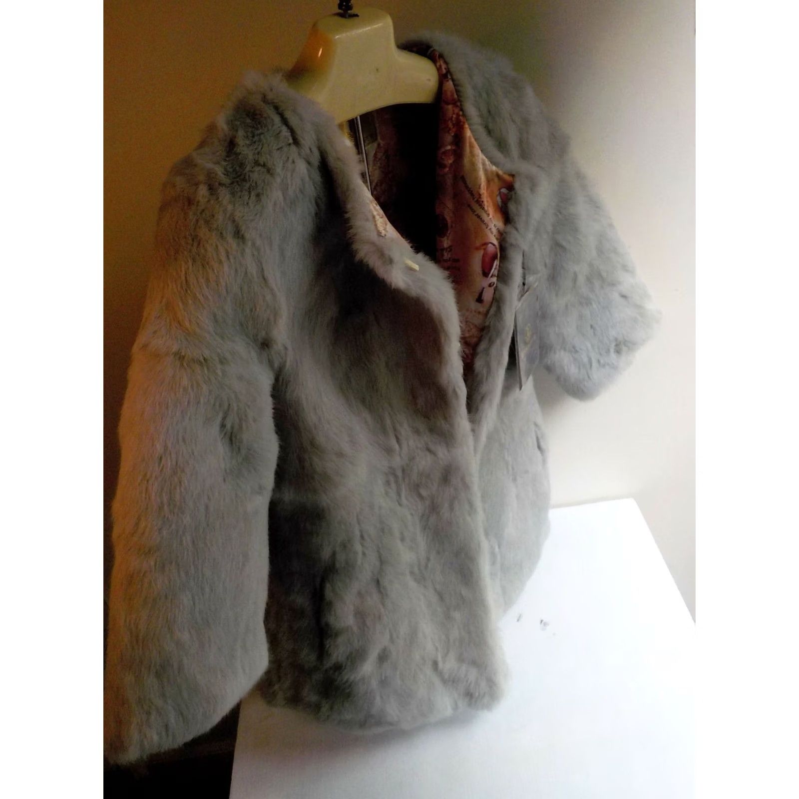 Vintage VINTAGE Jin DiaoFur 3/4 Sleeve Faux Fur Coat Pale Gray XL Women's Coat Gray Hook & Eye Jin Didofur Womens XL Fur Coat Size XL / US 12-14 / IT 48-50 - 4 Thumbnail